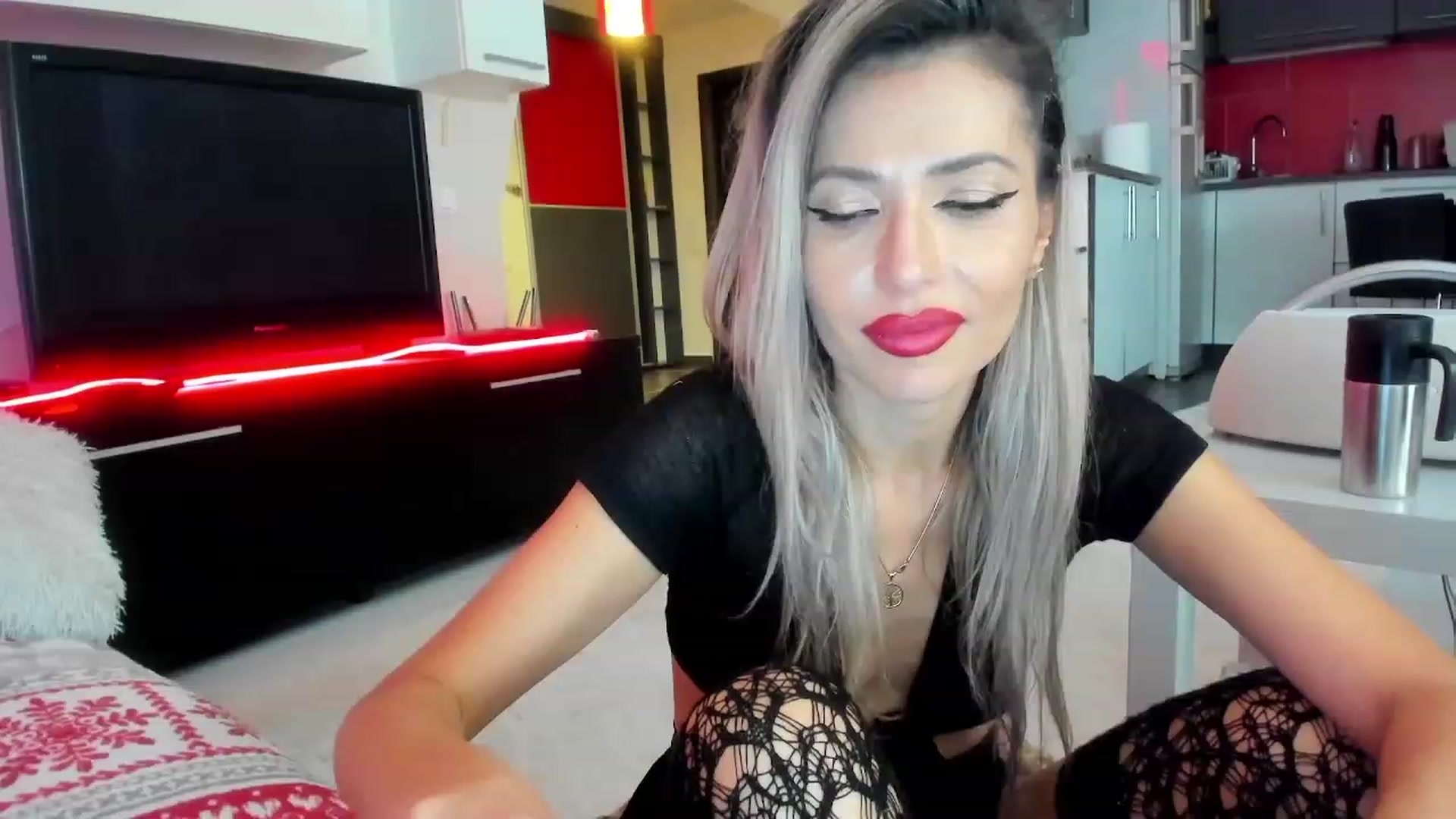 Gallery image thumbnail from SmileyTinaa's myfreecams stream on, 01/19/2024, 01:30 image 12 of 20