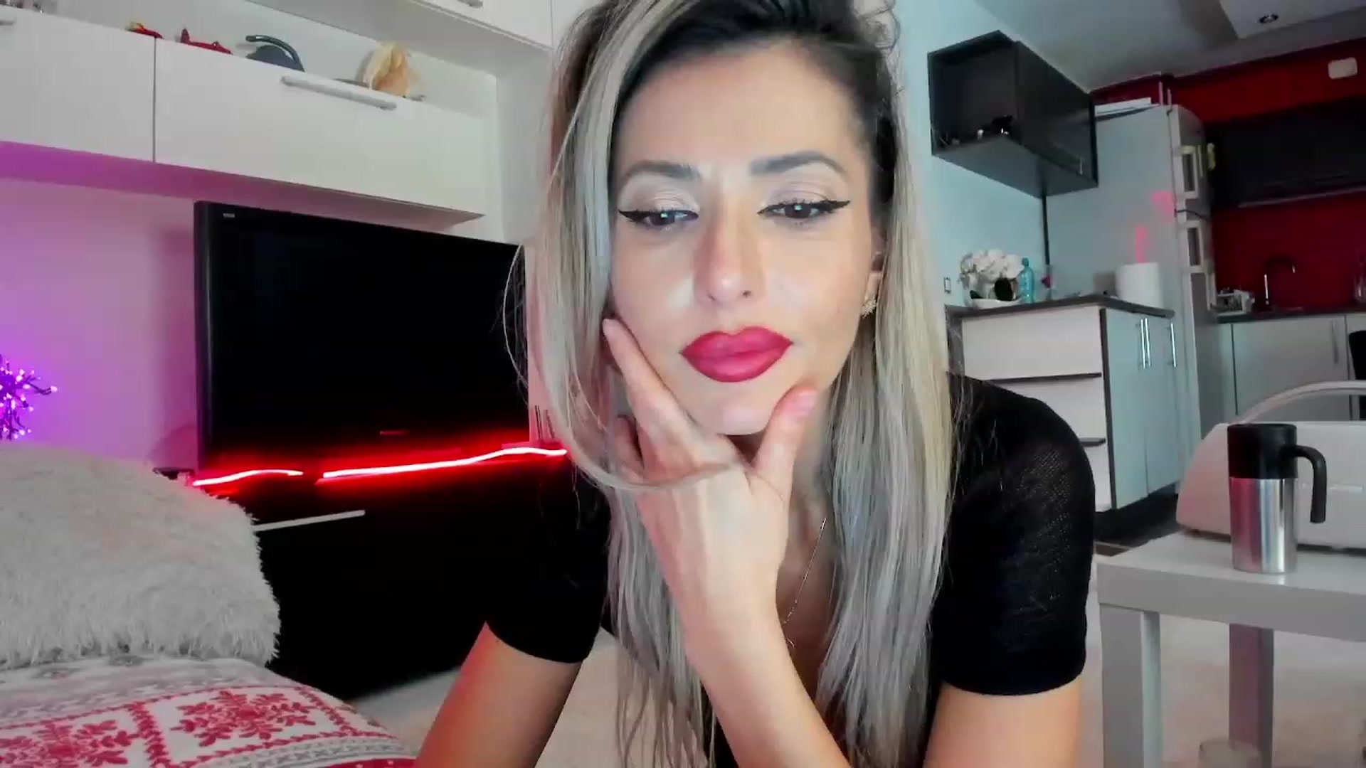 Gallery image thumbnail from SmileyTinaa's myfreecams stream on, 01/19/2024, 01:30 image 5 of 20