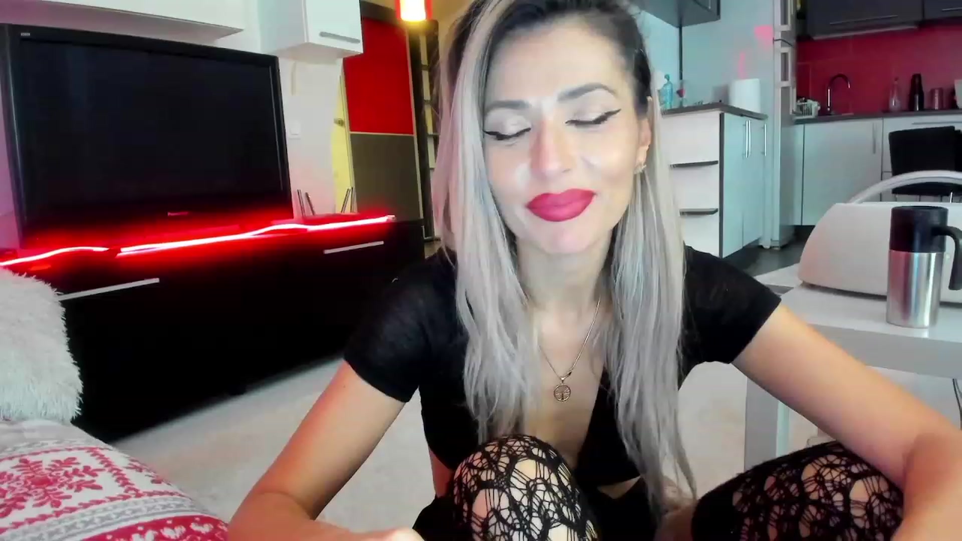 Gallery image thumbnail from SmileyTinaa's myfreecams stream on, 01/19/2024, 01:30 image 10 of 20