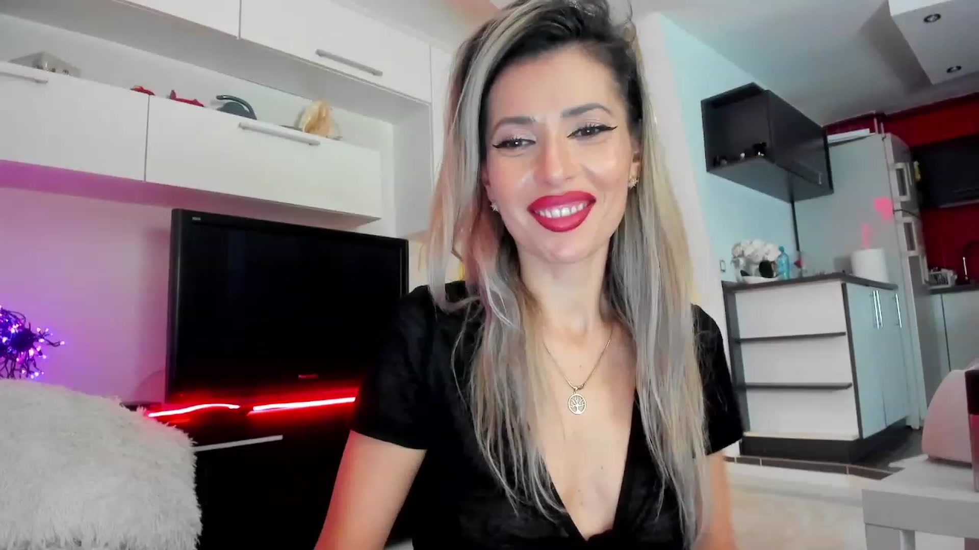 Gallery image thumbnail from SmileyTinaa's myfreecams stream on, 01/19/2024, 01:30 image 4 of 20