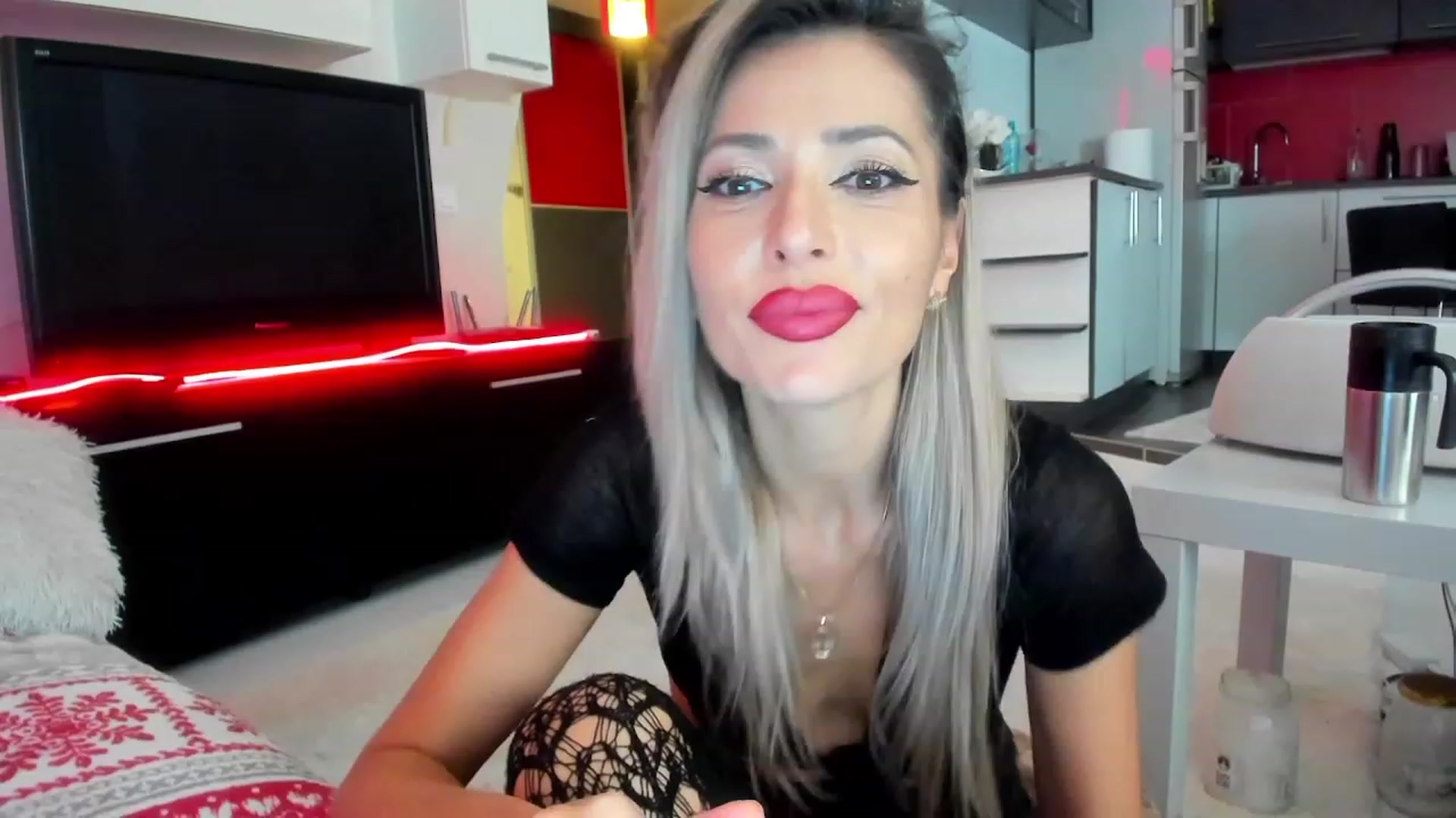 Gallery image thumbnail from SmileyTinaa's myfreecams stream on, 01/19/2024, 01:30 image 17 of 20