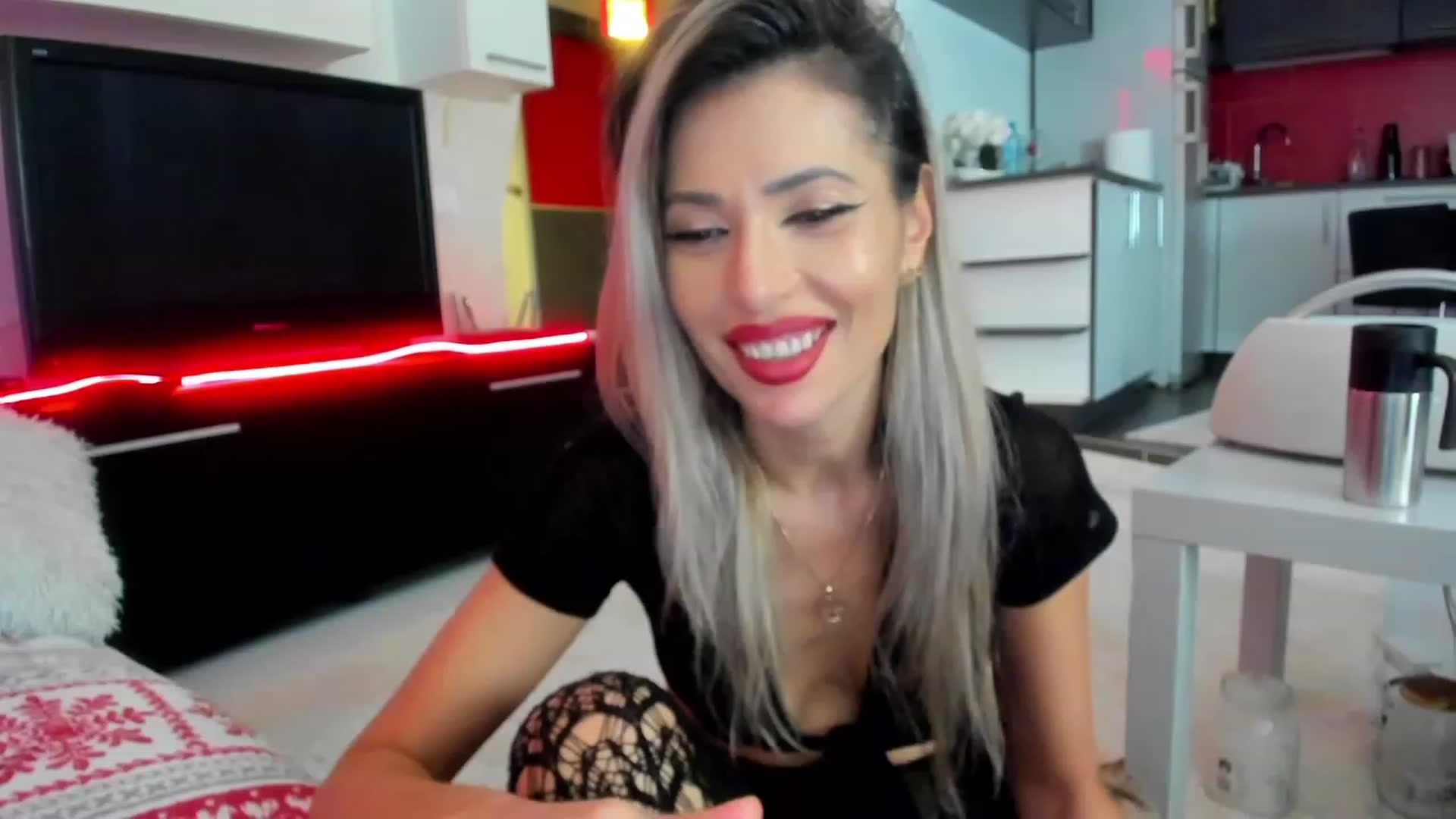 Gallery image thumbnail from SmileyTinaa's myfreecams stream on, 01/19/2024, 01:30 image 16 of 20