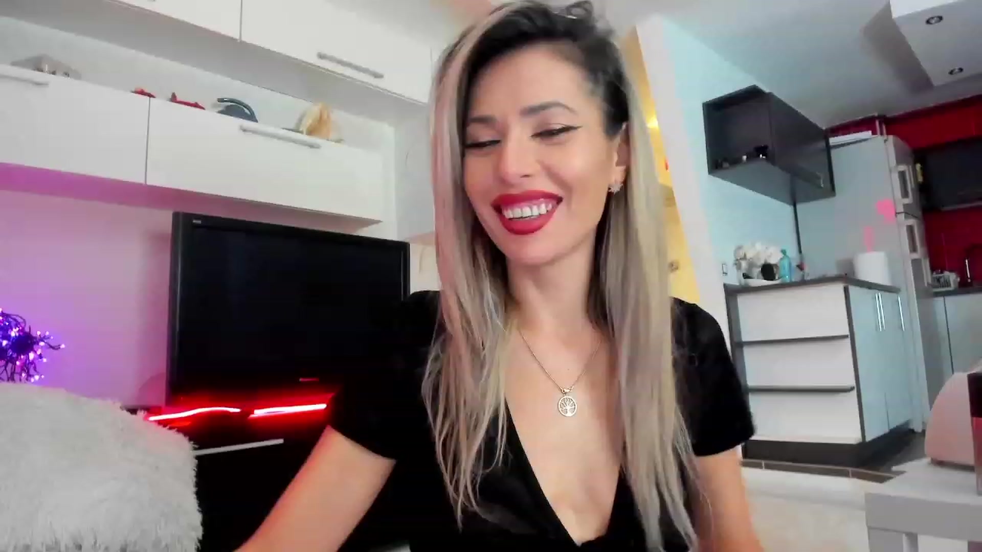 Gallery image thumbnail from SmileyTinaa's myfreecams stream on, 01/19/2024, 01:30 image 2 of 20