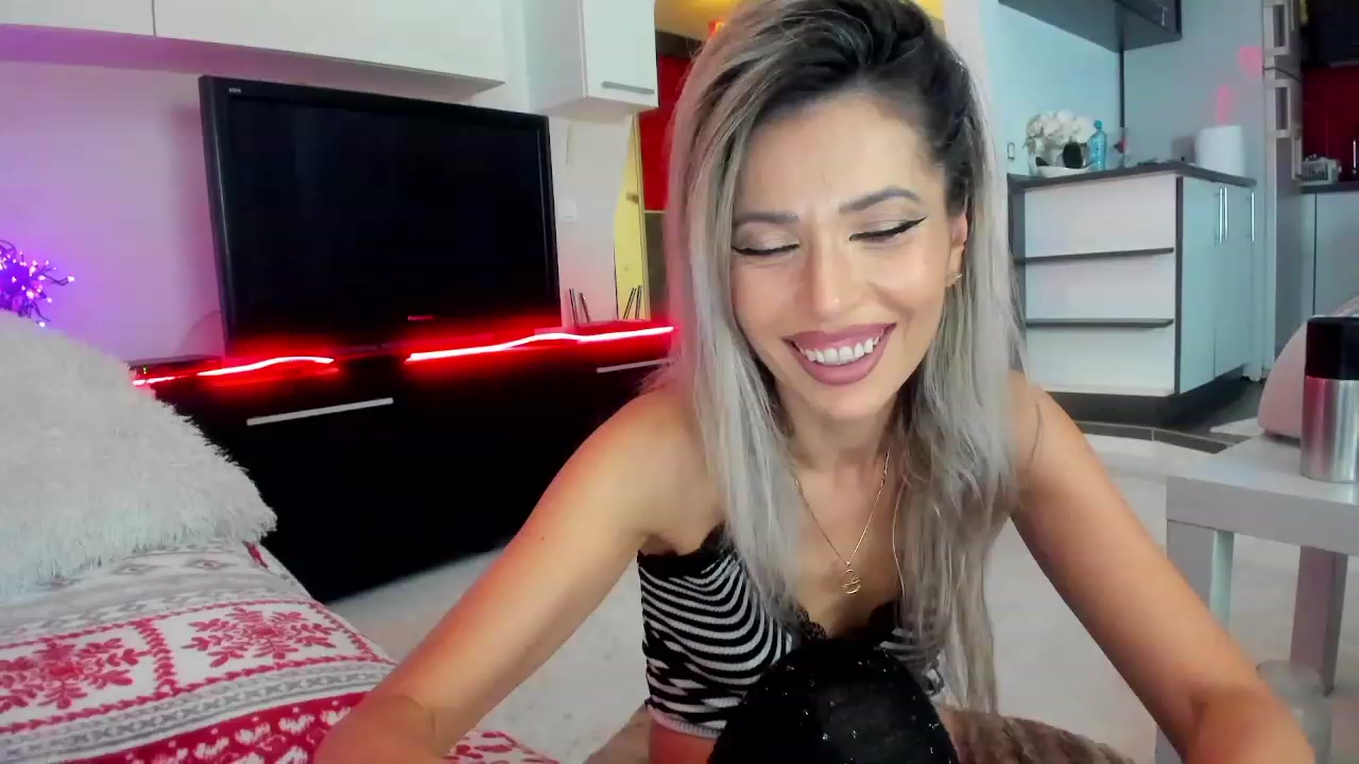 Gallery image thumbnail from SmileyTinaa's myfreecams stream on, 01/20/2024, 24:00 image 16 of 20