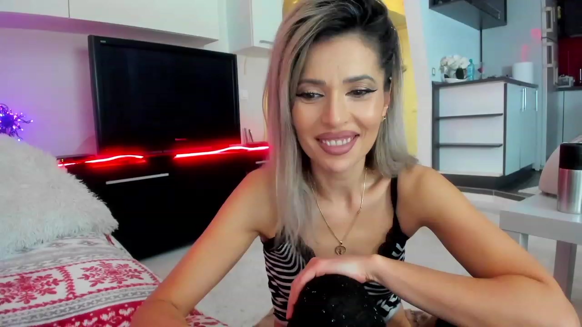 Gallery image thumbnail from SmileyTinaa's myfreecams stream on, 01/20/2024, 24:00 image 1 of 20