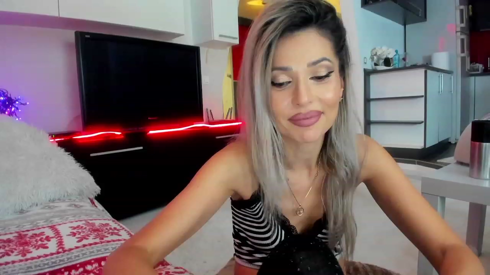 Gallery image thumbnail from SmileyTinaa's myfreecams stream on, 01/20/2024, 24:00 image 17 of 20