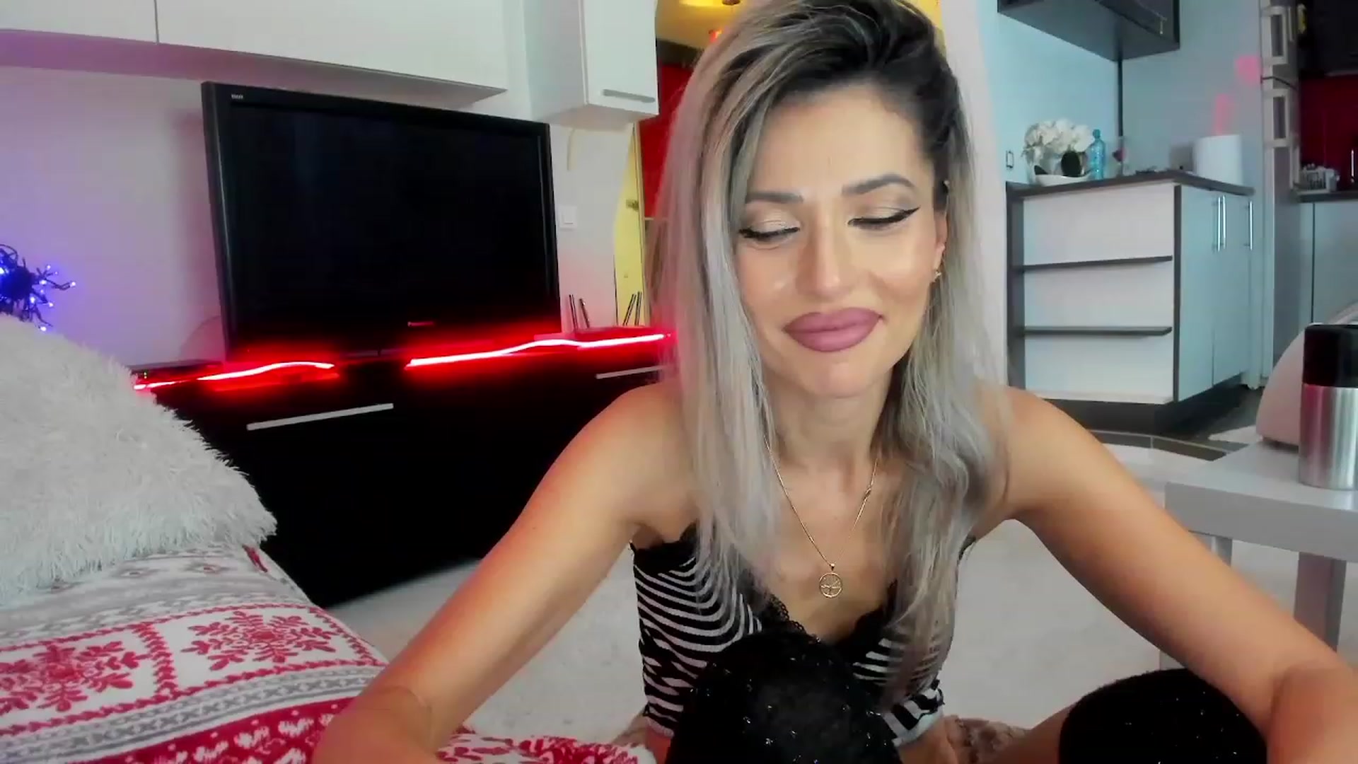 Gallery image thumbnail from SmileyTinaa's myfreecams stream on, 01/20/2024, 24:00 image 2 of 20