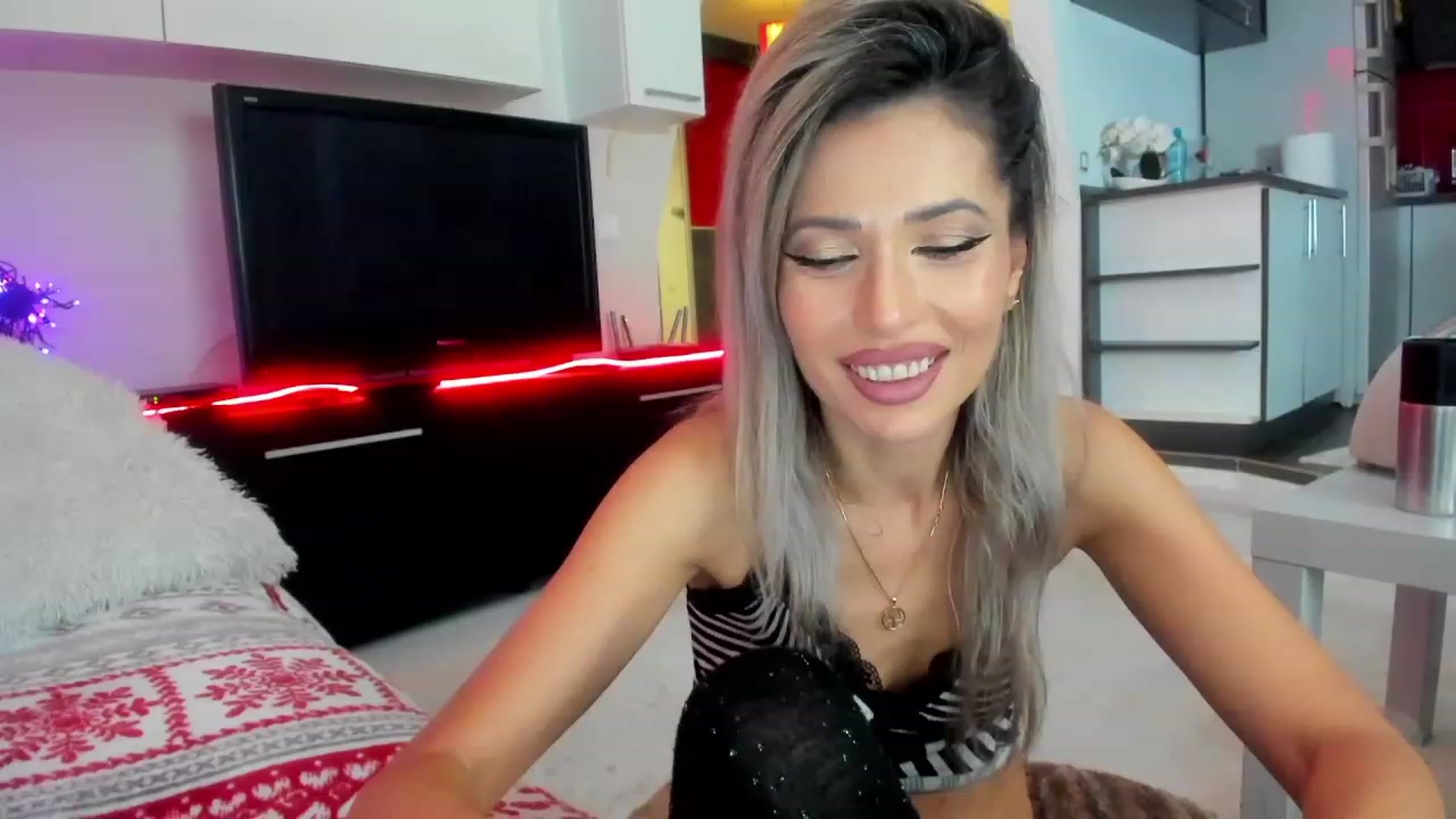 Gallery image thumbnail from SmileyTinaa's myfreecams stream on, 01/20/2024, 24:00 image 19 of 20