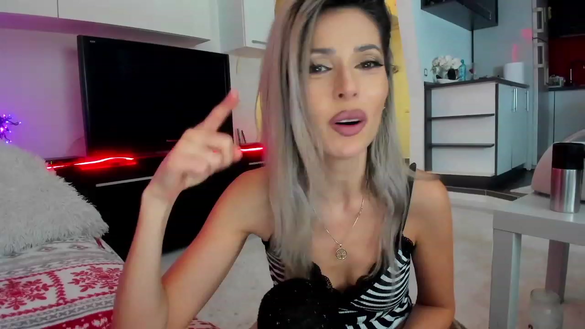 Gallery image thumbnail from SmileyTinaa's myfreecams stream on, 01/20/2024, 02:17 image 3 of 20