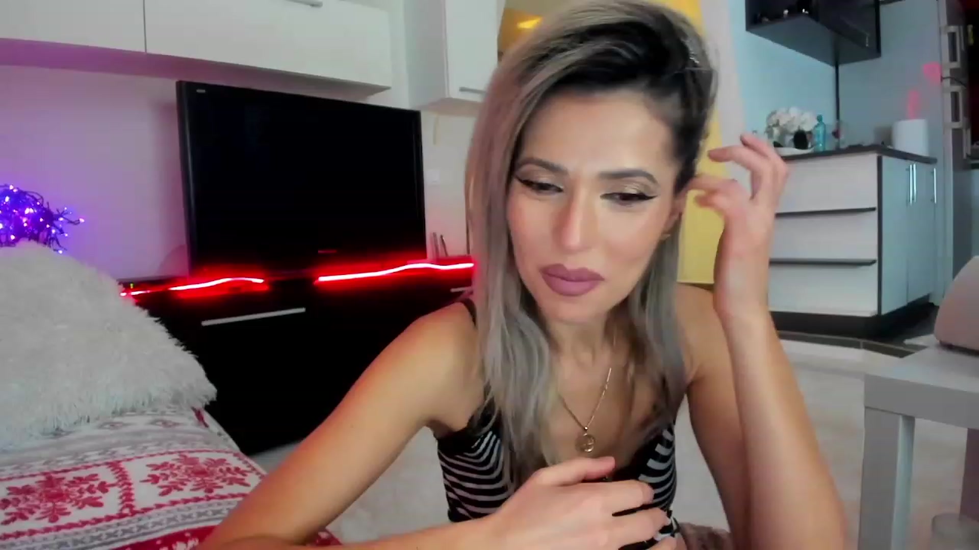 Gallery image thumbnail from SmileyTinaa's myfreecams stream on, 01/20/2024, 02:17 image 11 of 20