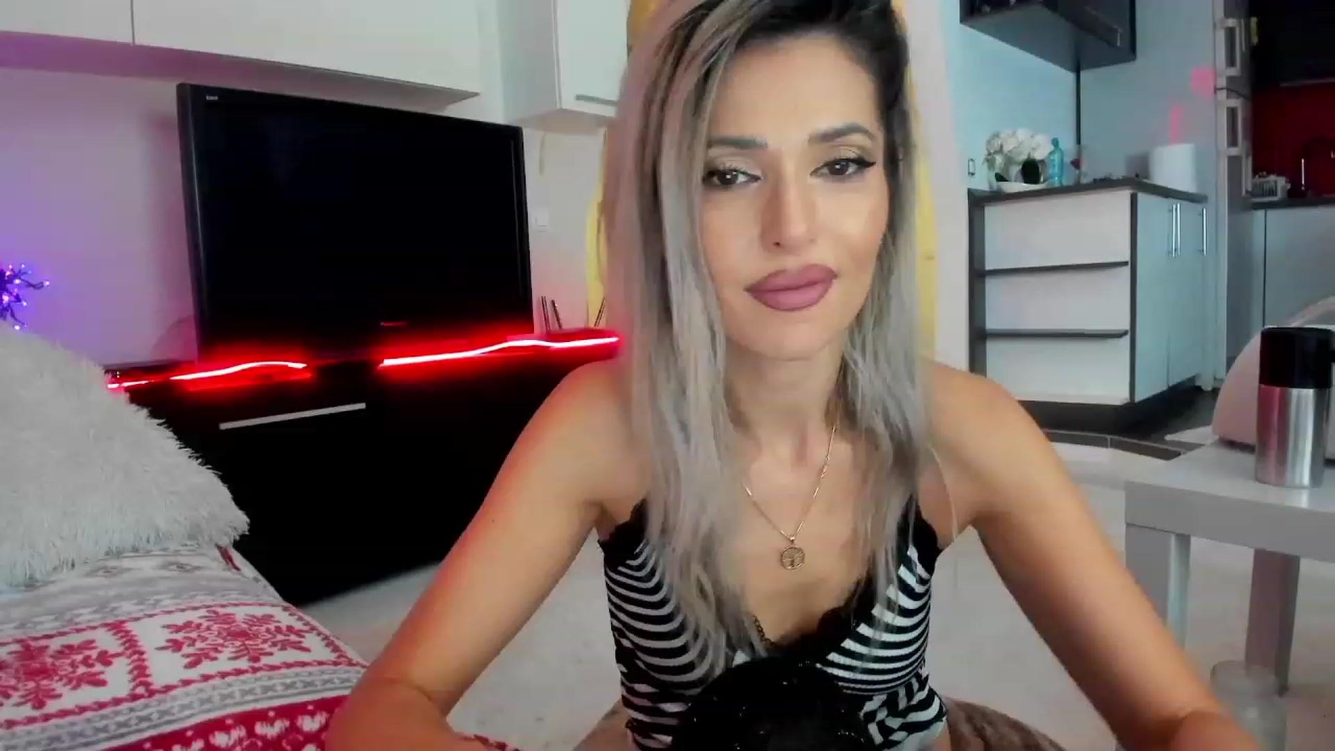 Gallery image thumbnail from SmileyTinaa's myfreecams stream on, 01/20/2024, 02:17 image 4 of 20