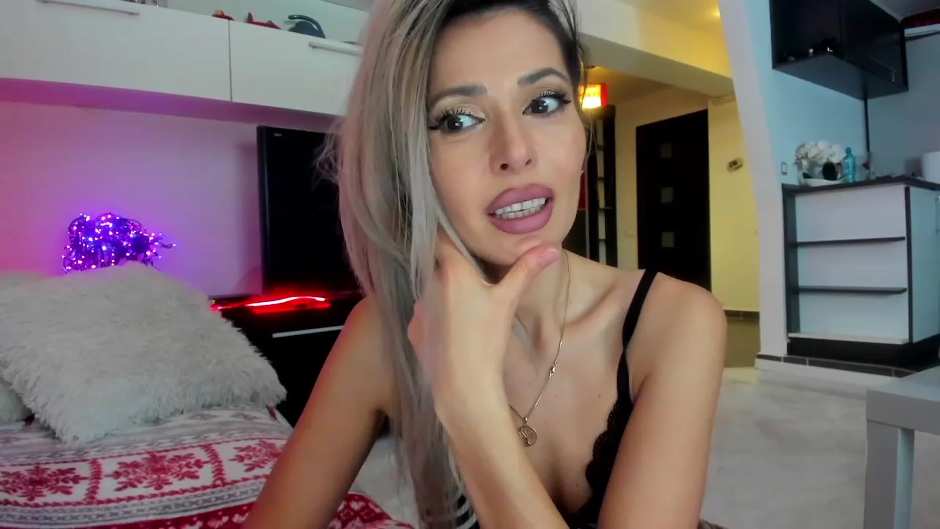 Gallery image thumbnail from SmileyTinaa's myfreecams stream on, 01/20/2024, 02:17 image 9 of 20
