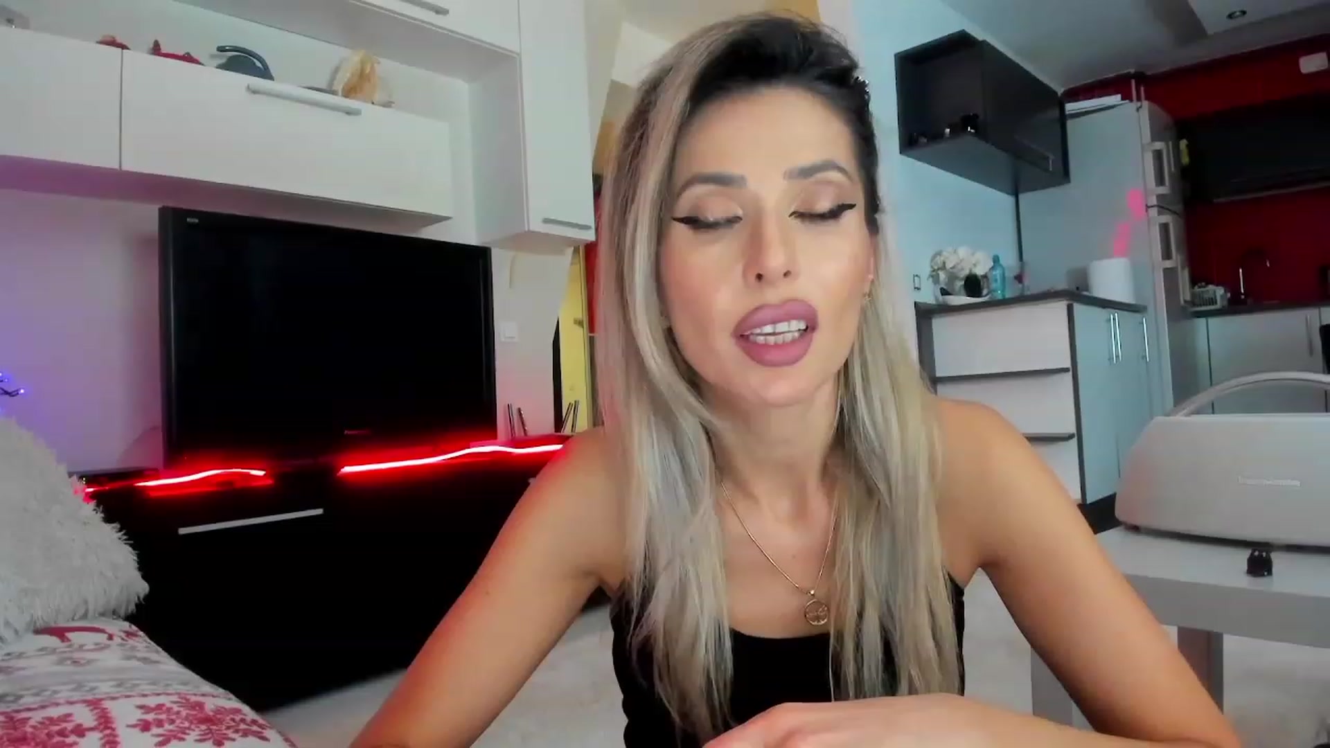 Gallery image thumbnail from SmileyTinaa's myfreecams stream on, 01/26/2024, 24:03 image 8 of 20