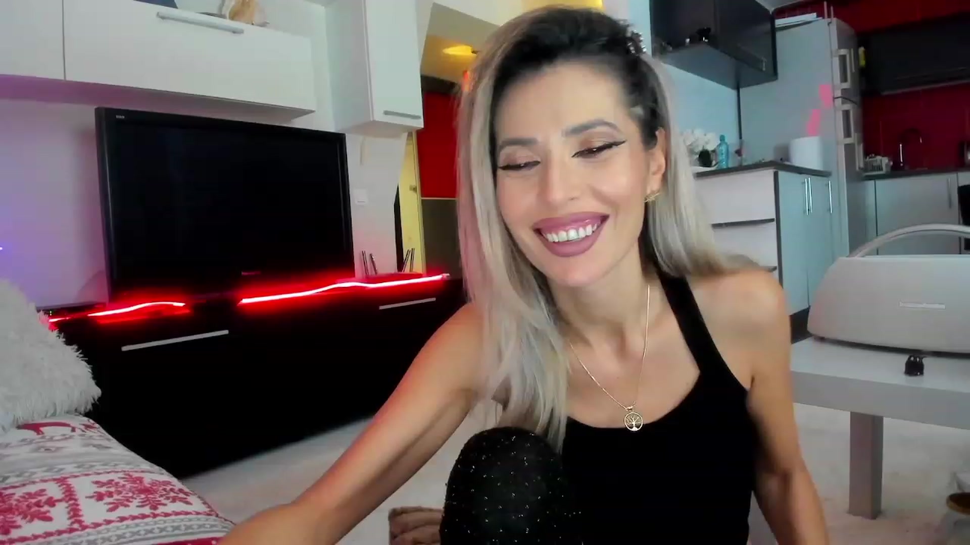 Gallery image thumbnail from SmileyTinaa's myfreecams stream on, 01/26/2024, 24:03 image 9 of 20