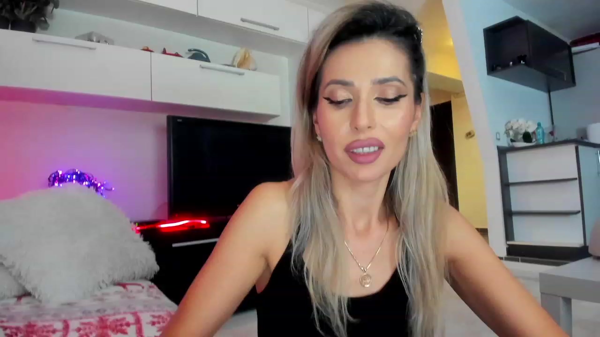 Gallery image thumbnail from SmileyTinaa's myfreecams stream on, 01/26/2024, 24:03 image 7 of 20