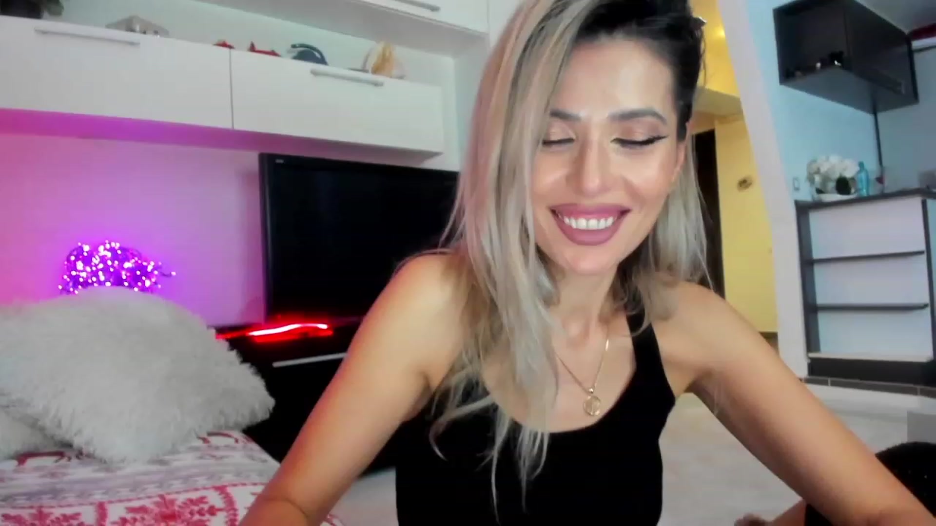 Gallery image thumbnail from SmileyTinaa's myfreecams stream on, 01/26/2024, 01:00 image 16 of 20