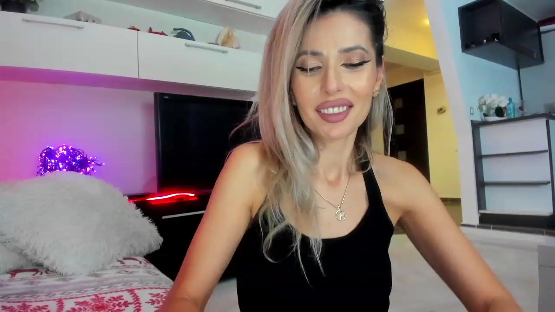 Gallery image thumbnail from SmileyTinaa's myfreecams stream on, 01/26/2024, 01:00 image 15 of 20