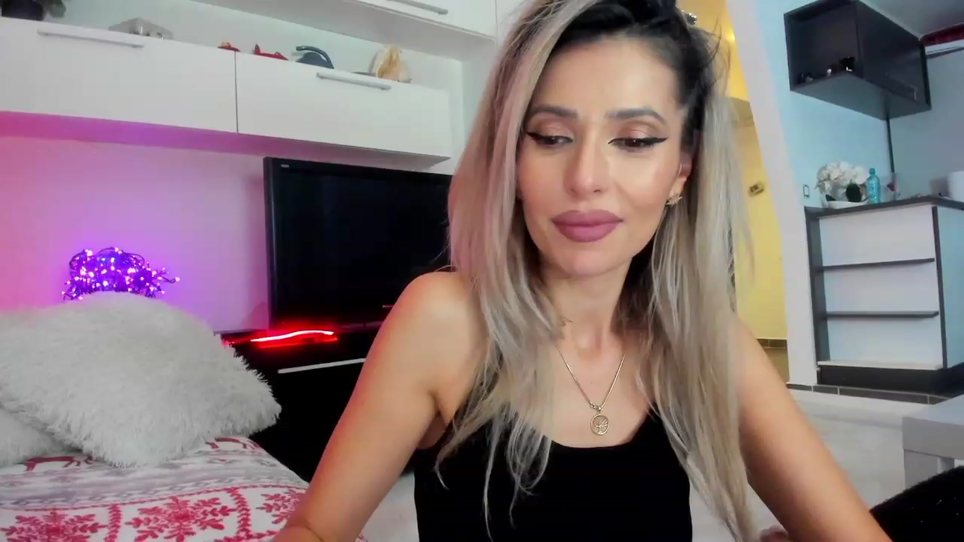 Gallery image thumbnail from SmileyTinaa's myfreecams stream on, 01/26/2024, 01:00 image 20 of 20