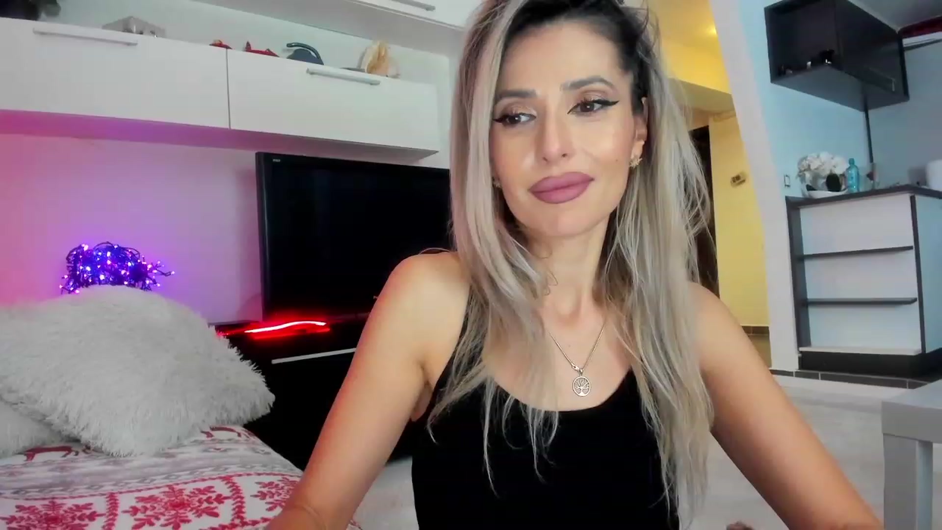 Gallery image thumbnail from SmileyTinaa's myfreecams stream on, 01/26/2024, 01:00 image 19 of 20