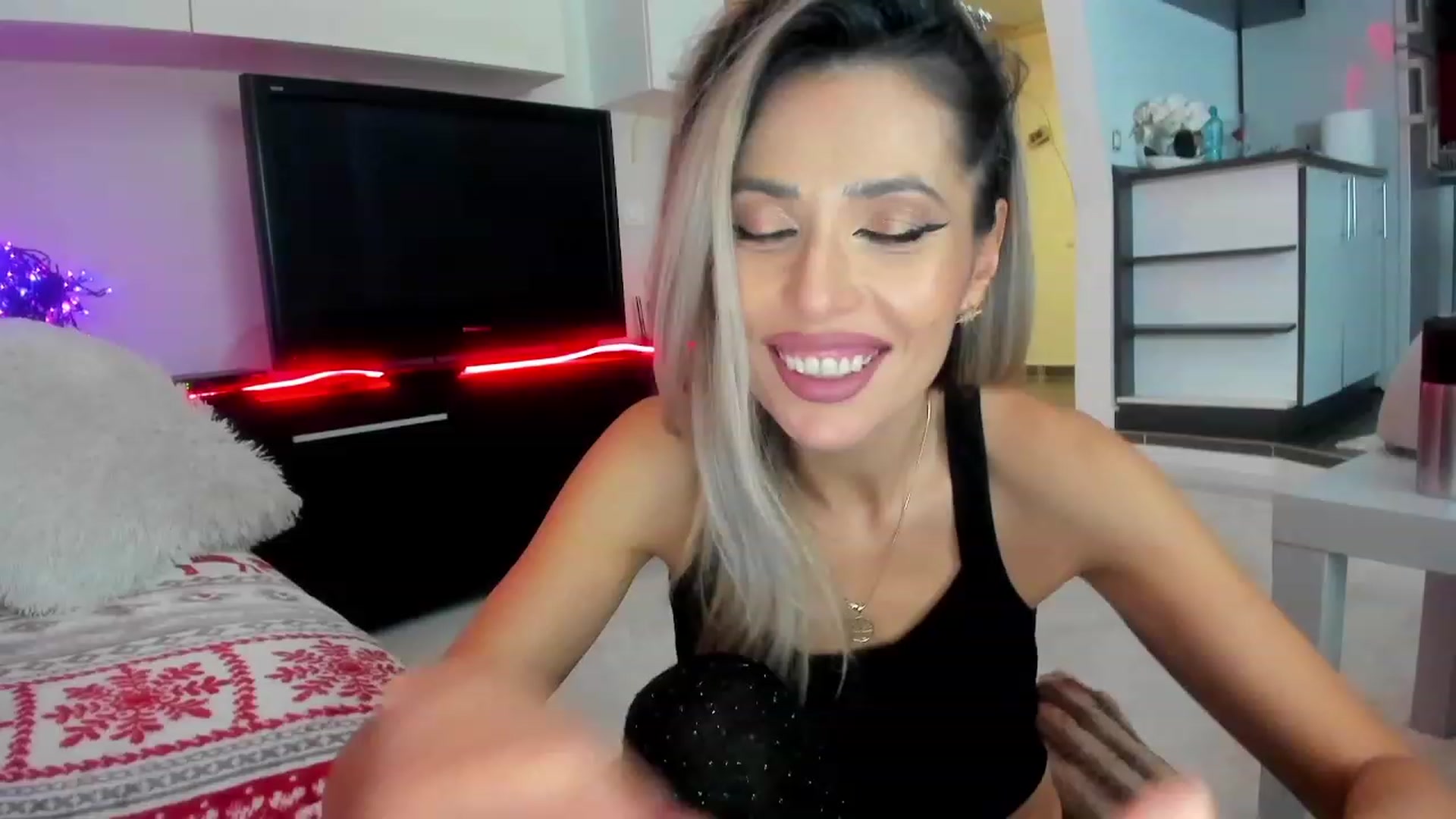 Gallery image thumbnail from SmileyTinaa's myfreecams stream on, 01/26/2024, 03:02 image 3 of 20