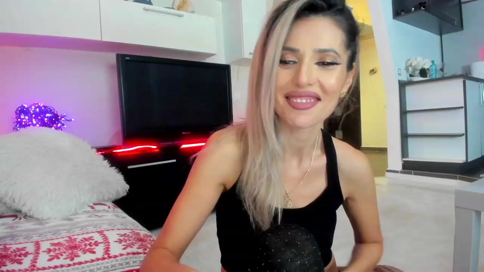Gallery image thumbnail from SmileyTinaa's myfreecams stream on, 01/26/2024, 03:02 image 8 of 20