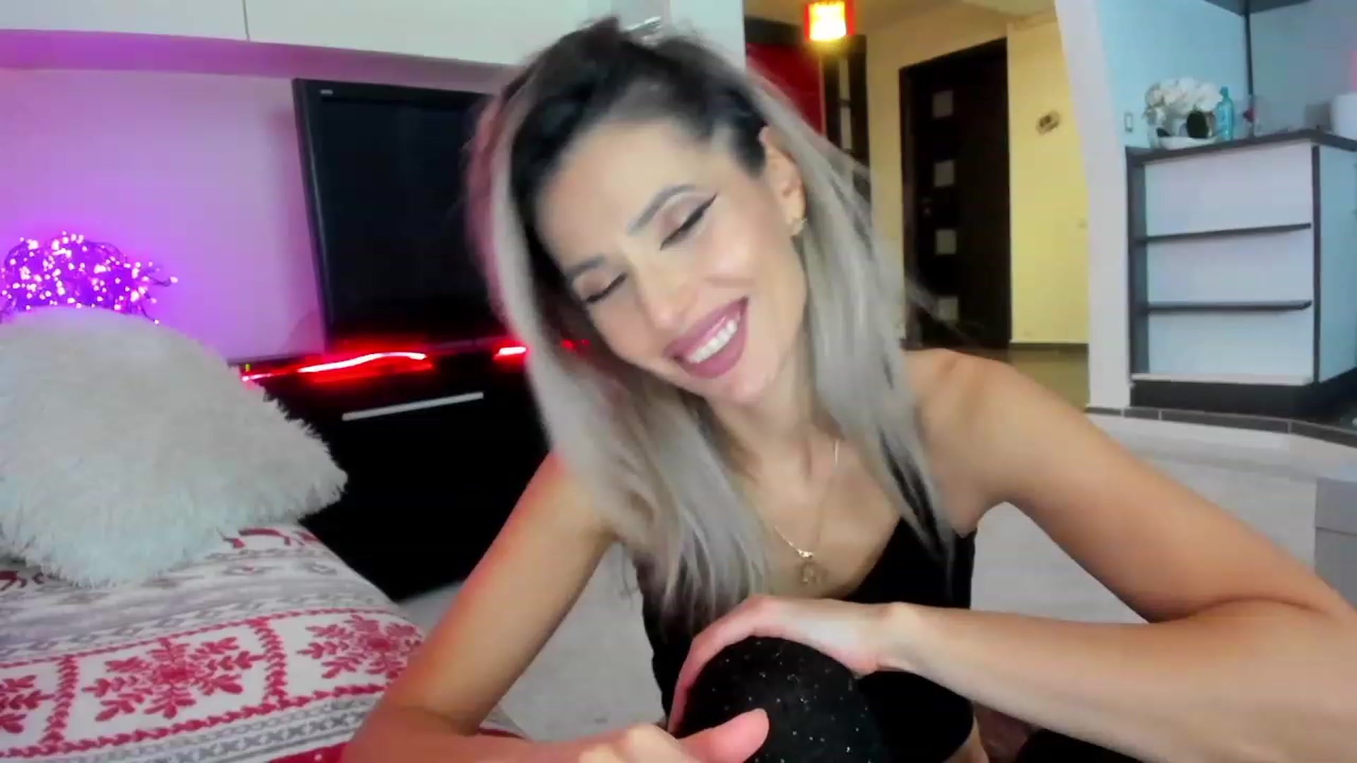 Gallery image thumbnail from SmileyTinaa's myfreecams stream on, 01/26/2024, 03:02 image 11 of 20