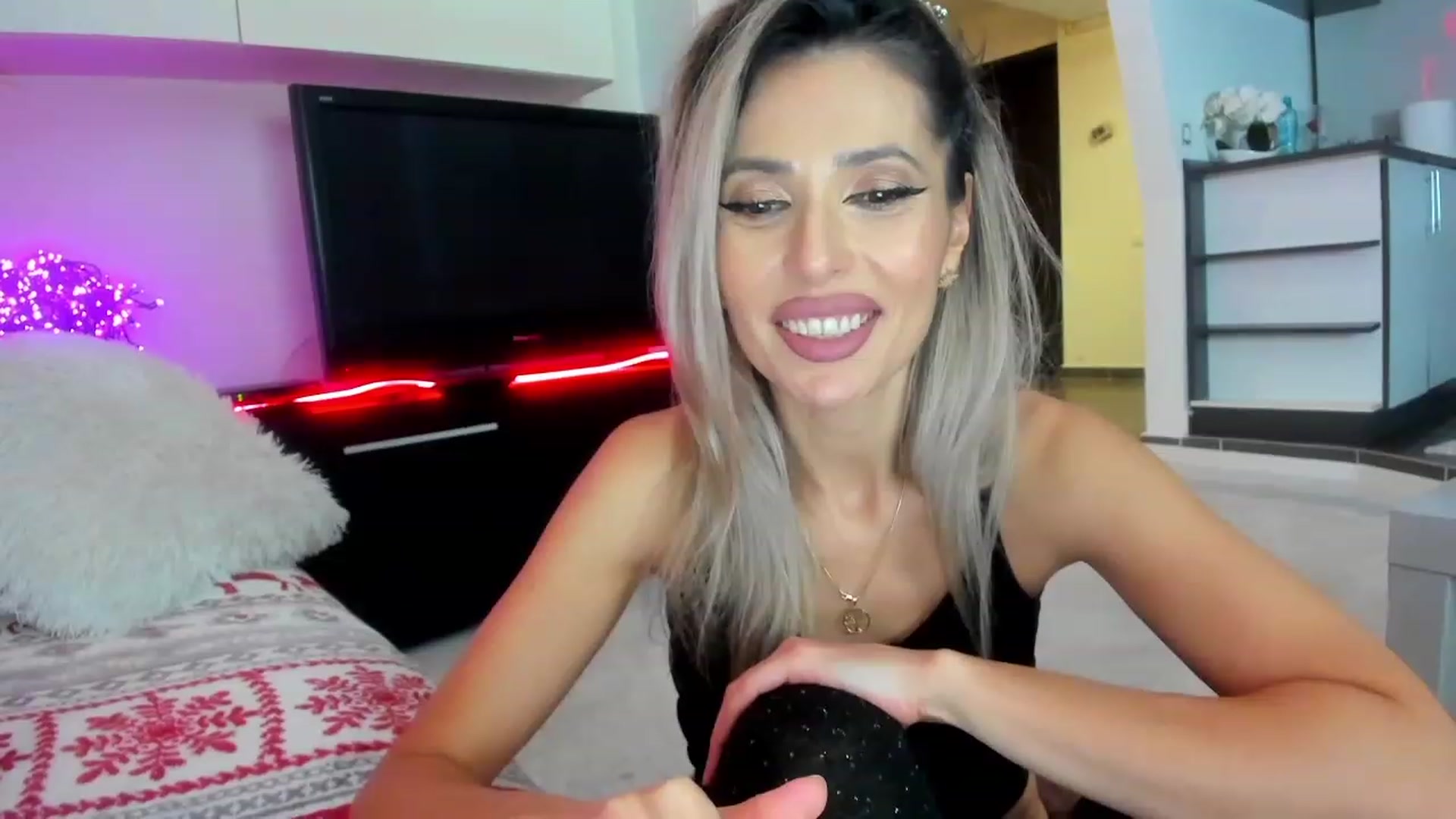 Gallery image thumbnail from SmileyTinaa's myfreecams stream on, 01/26/2024, 03:02 image 10 of 20