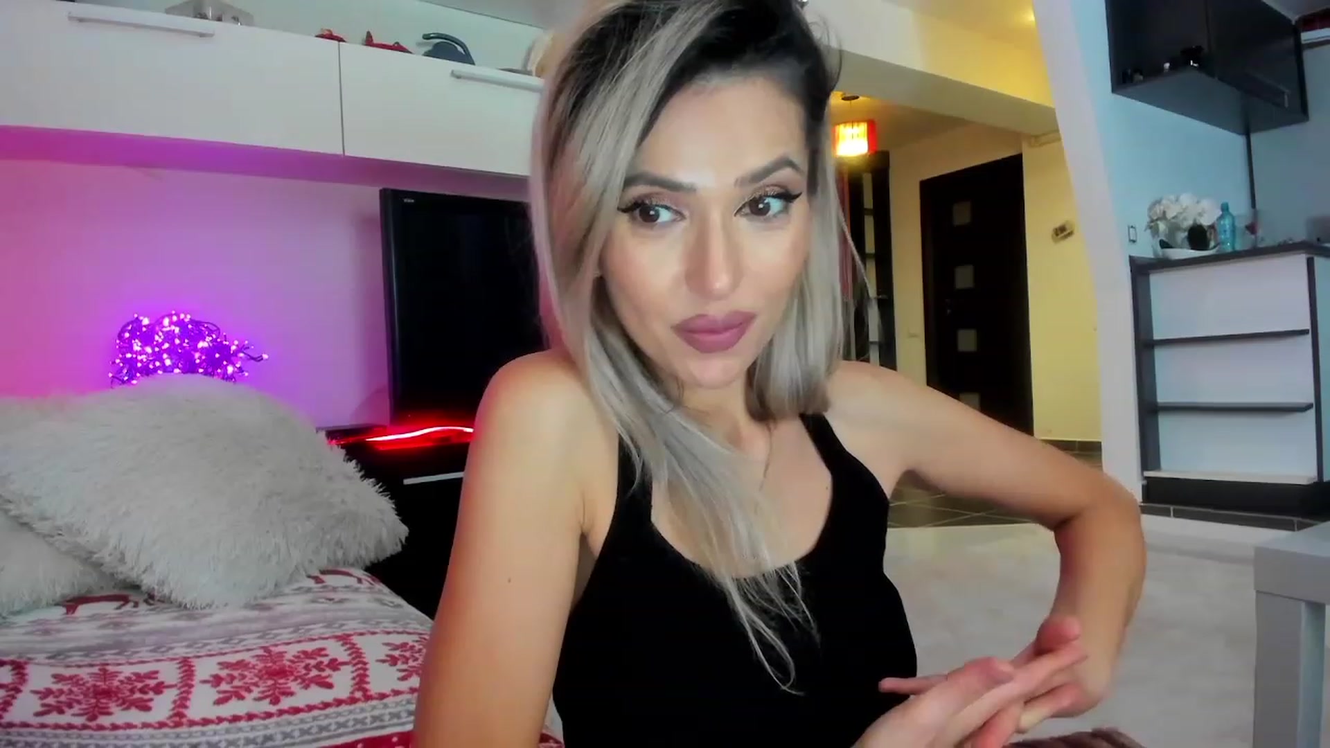 Gallery image thumbnail from SmileyTinaa's myfreecams stream on, 01/26/2024, 03:02 image 5 of 20
