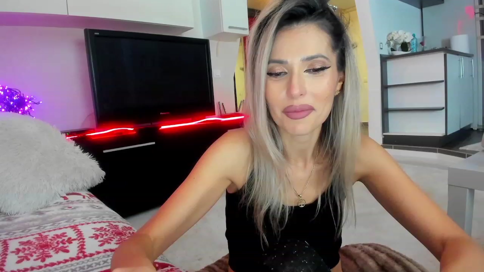 Gallery image thumbnail from SmileyTinaa's myfreecams stream on, 01/26/2024, 03:02 image 13 of 20