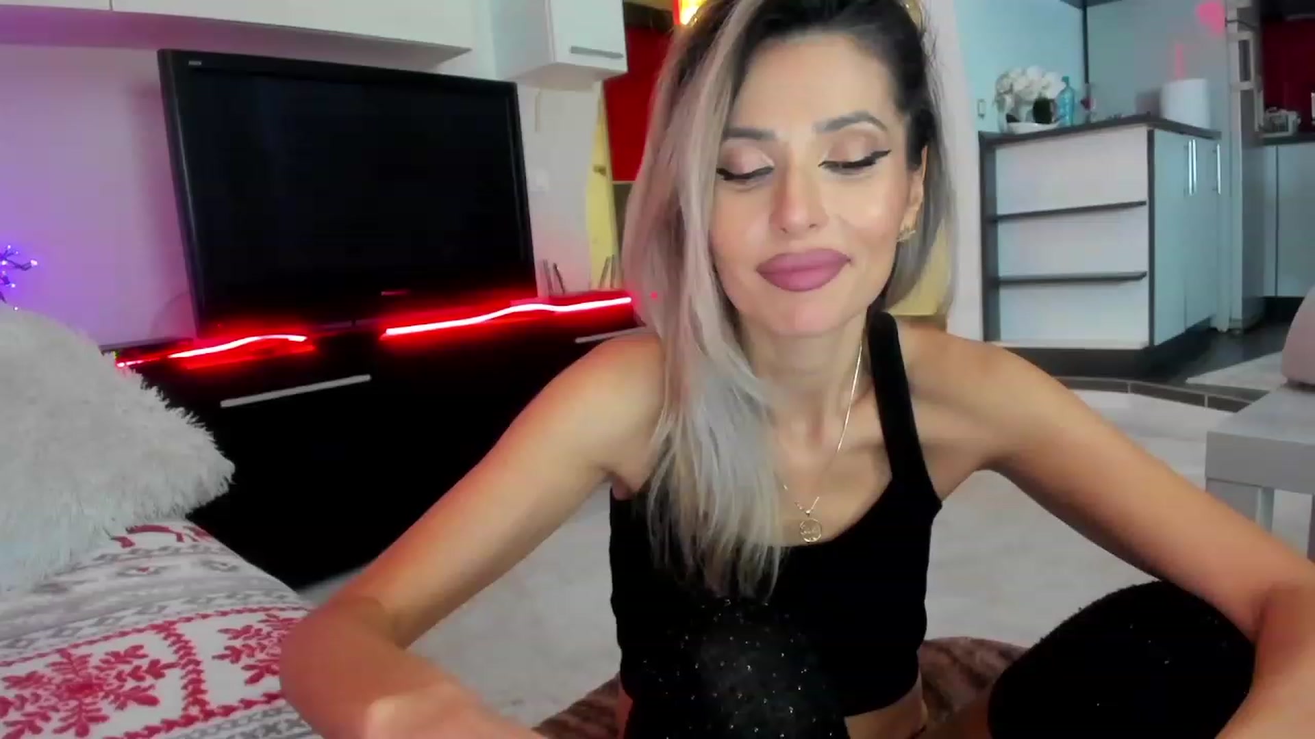 Gallery image thumbnail from SmileyTinaa's myfreecams stream on, 01/26/2024, 03:02 image 18 of 20