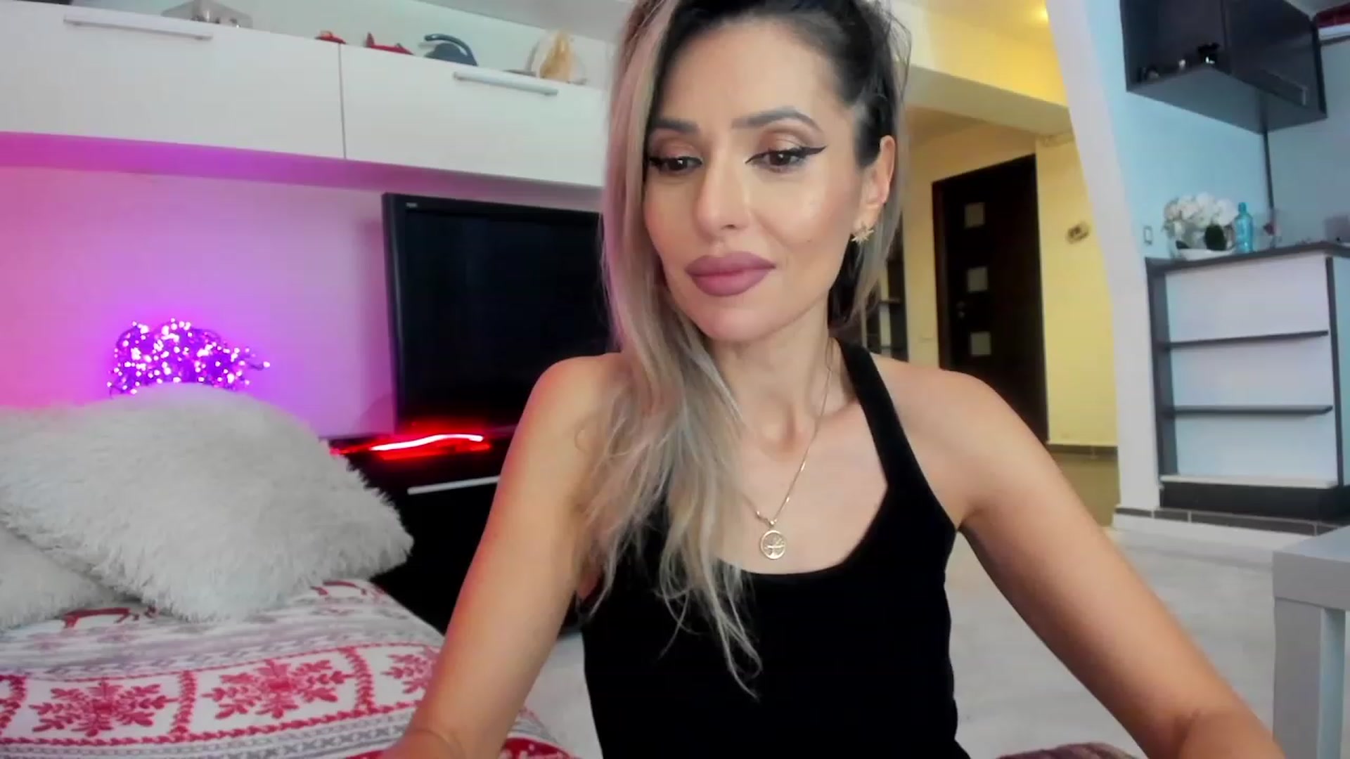 Gallery image thumbnail from SmileyTinaa's myfreecams stream on, 01/26/2024, 03:02 image 4 of 20