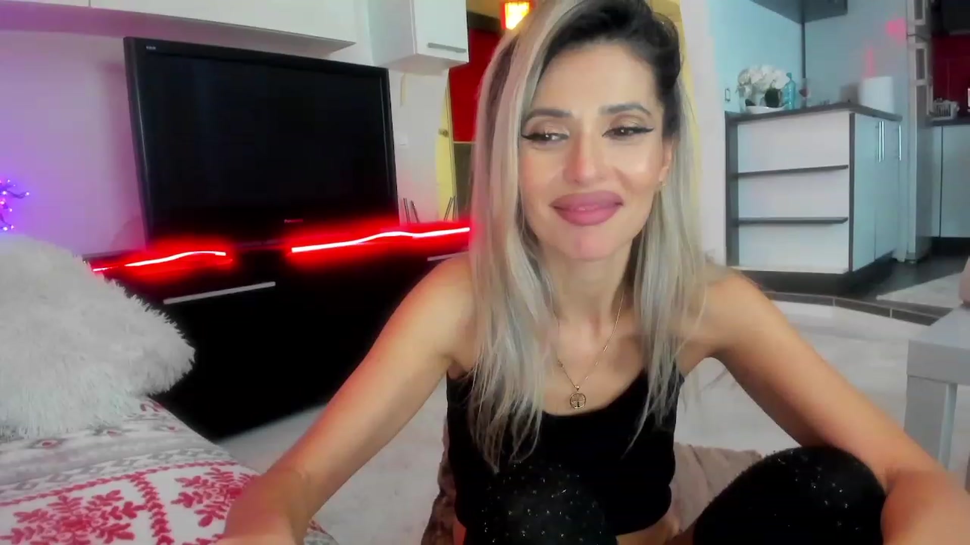 Gallery image thumbnail from SmileyTinaa's myfreecams stream on, 01/26/2024, 05:28 image 16 of 20