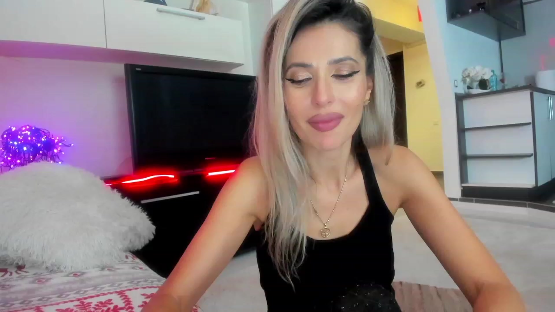 Gallery image thumbnail from SmileyTinaa's myfreecams stream on, 01/26/2024, 05:28 image 15 of 20