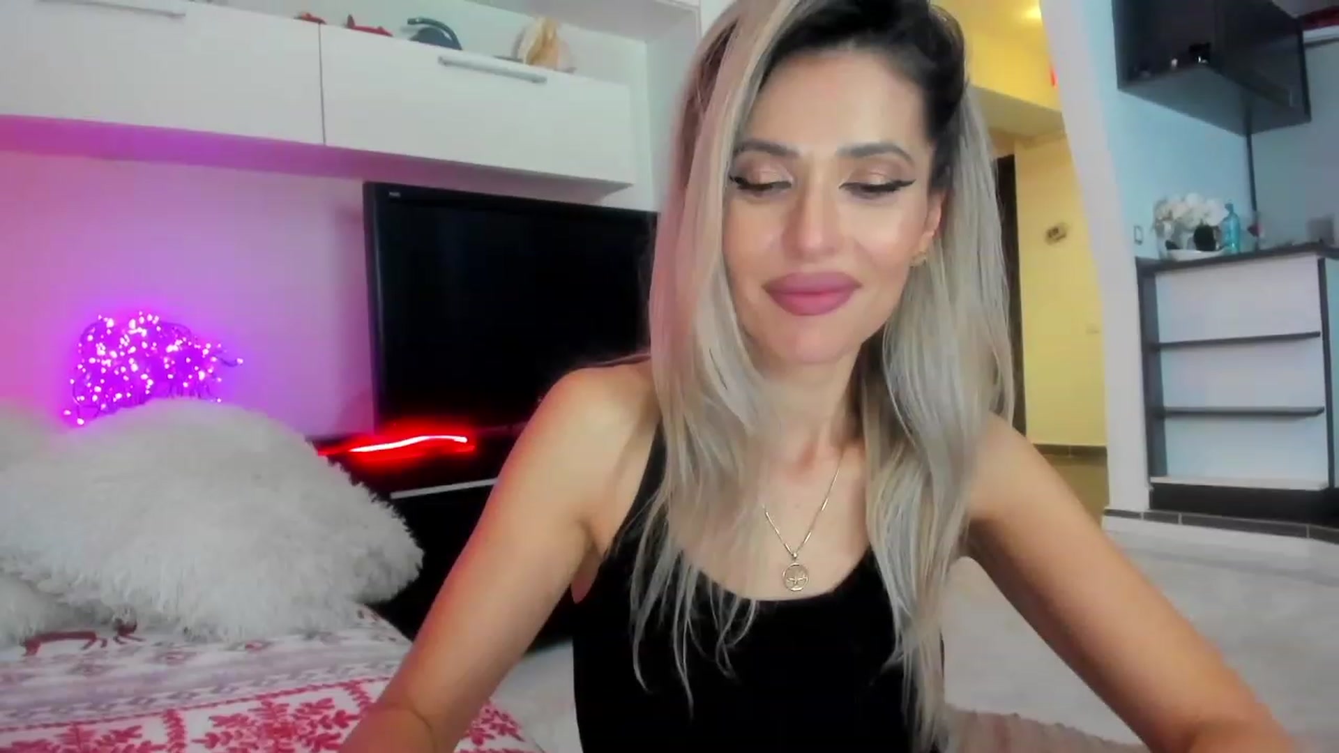 Gallery image thumbnail from SmileyTinaa's myfreecams stream on, 01/26/2024, 05:28 image 14 of 20