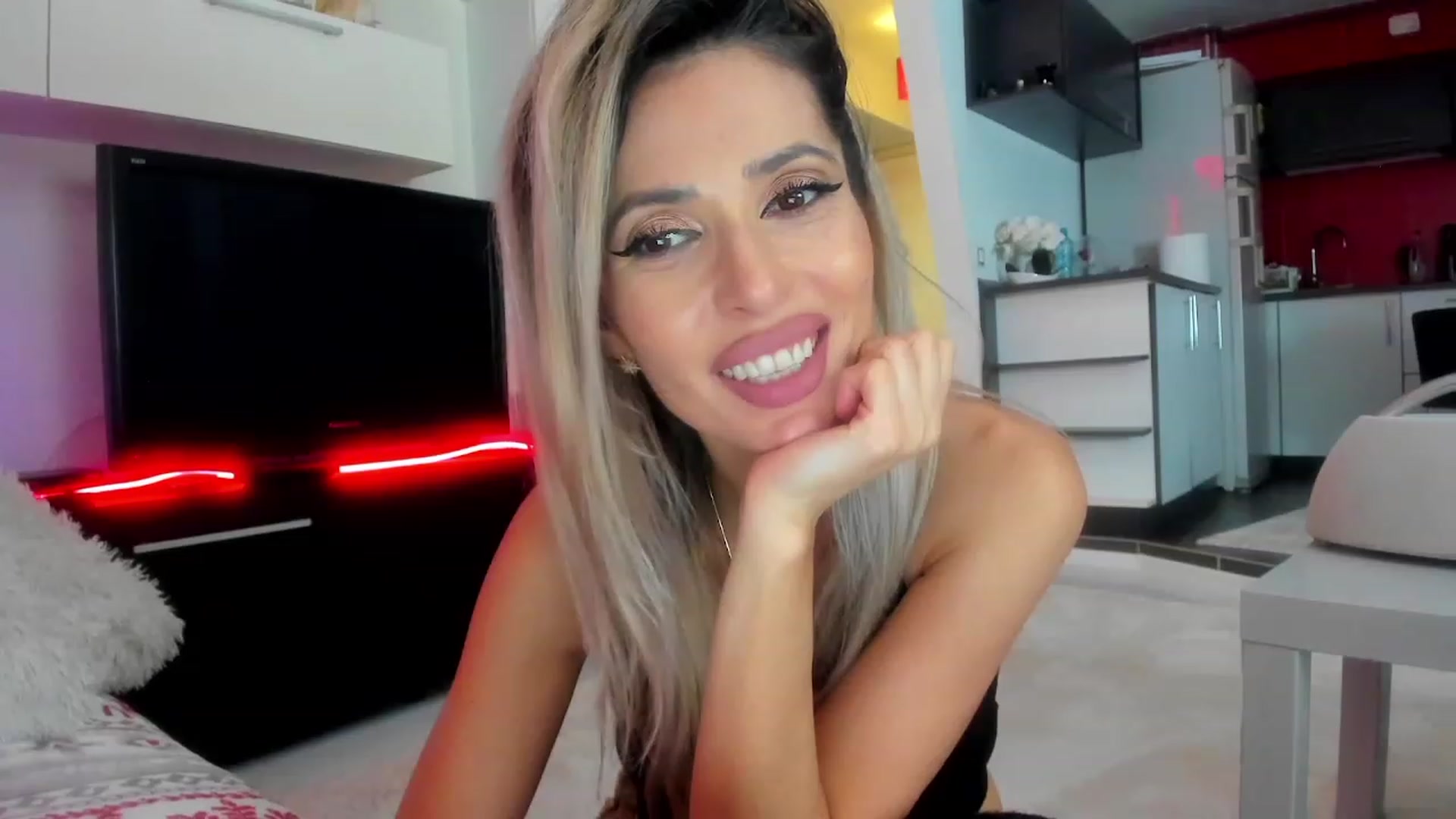 Gallery image thumbnail from SmileyTinaa's myfreecams stream on, 01/26/2024, 05:28 image 8 of 20