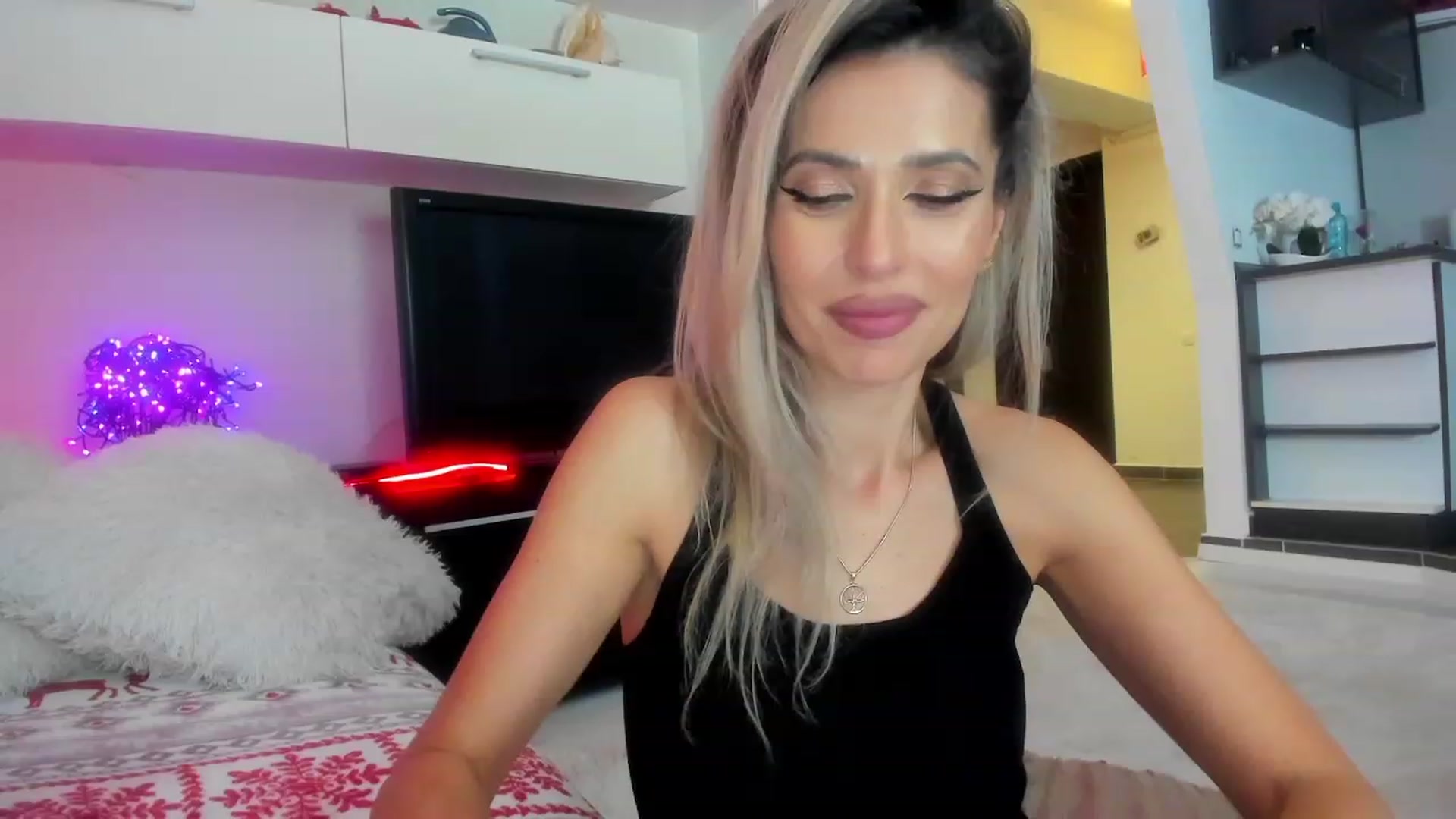 Gallery image thumbnail from SmileyTinaa's myfreecams stream on, 01/26/2024, 05:28 image 13 of 20