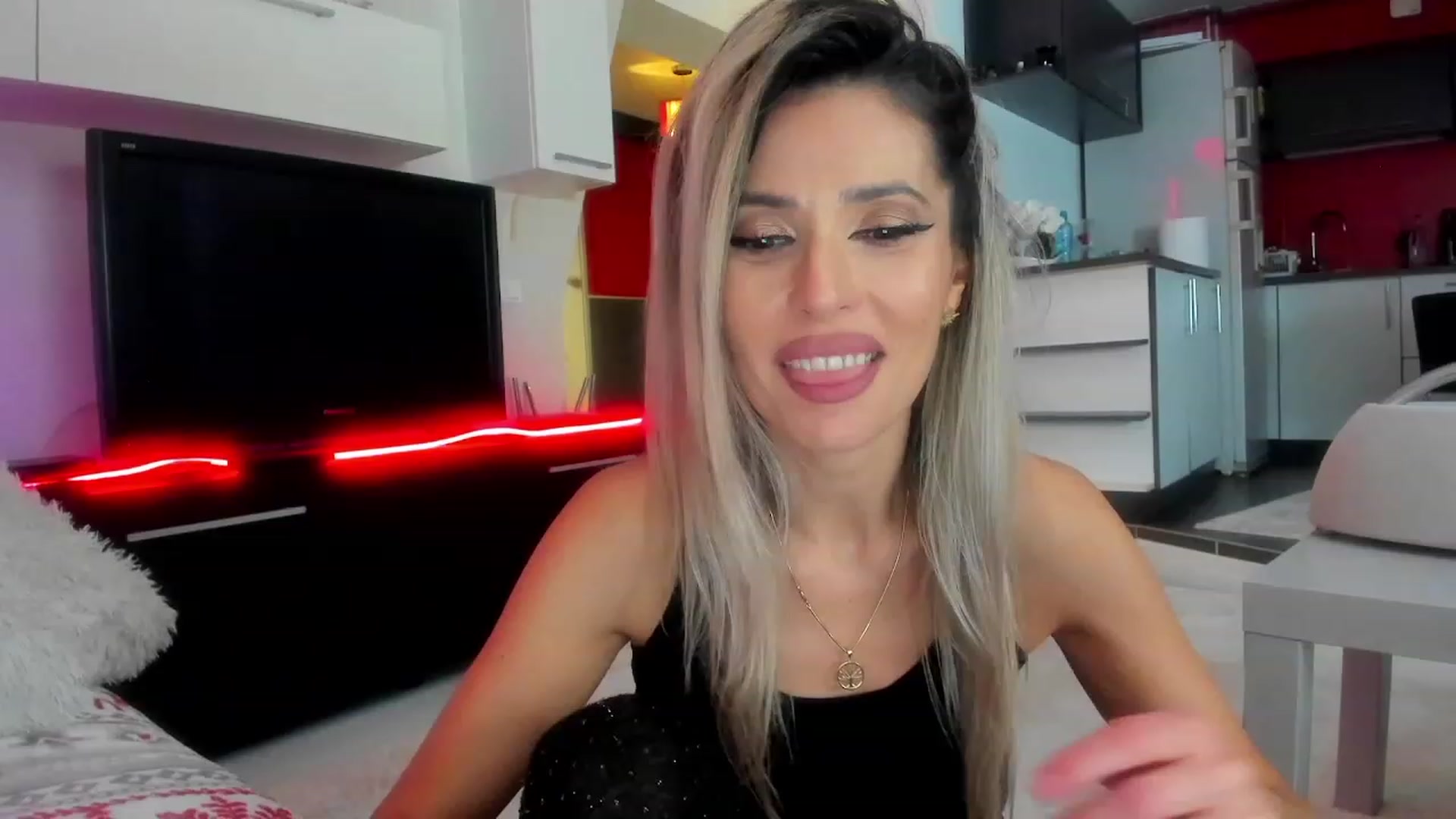 Gallery image thumbnail from SmileyTinaa's myfreecams stream on, 01/26/2024, 05:28 image 6 of 20