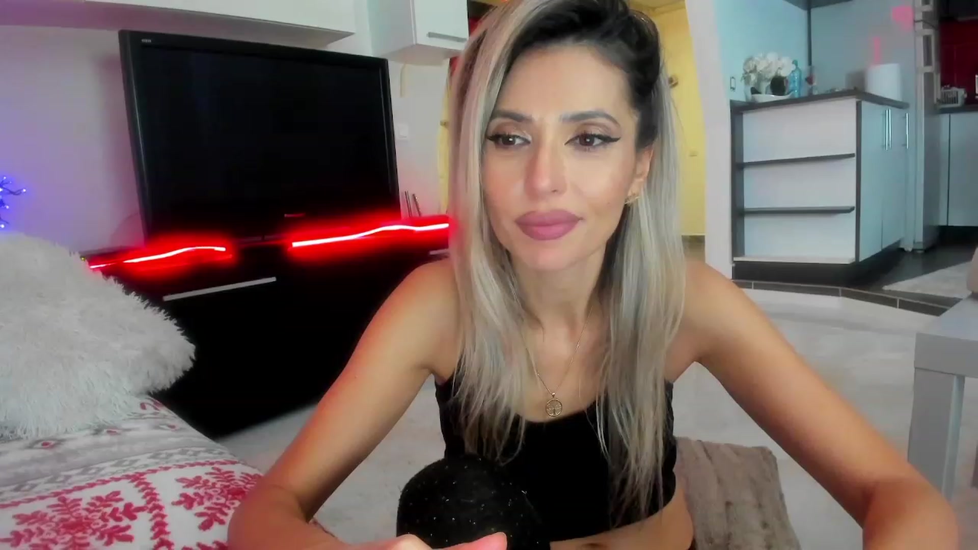 Gallery image thumbnail from SmileyTinaa's myfreecams stream on, 01/26/2024, 05:28 image 17 of 20