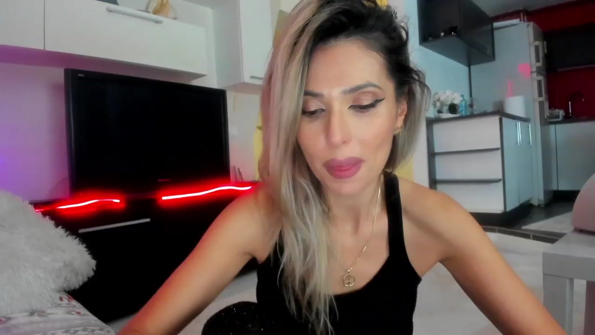 Gallery image thumbnail from SmileyTinaa's myfreecams stream on, 01/26/2024, 05:28 image 4 of 20
