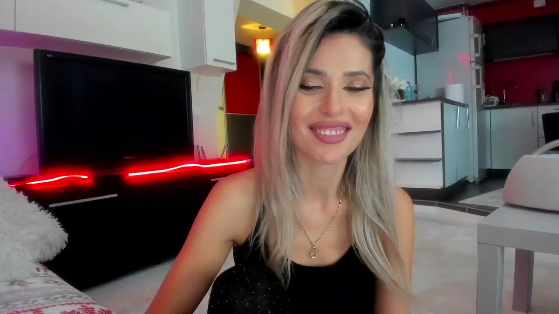 Gallery image thumbnail from SmileyTinaa's myfreecams stream on, 01/26/2024, 05:28 image 5 of 20