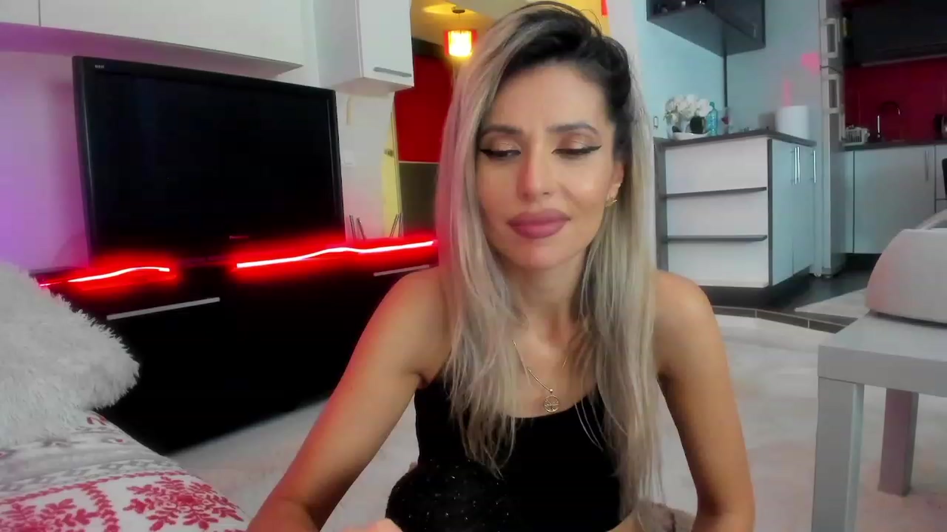 Gallery image thumbnail from SmileyTinaa's myfreecams stream on, 01/26/2024, 05:28 image 12 of 20