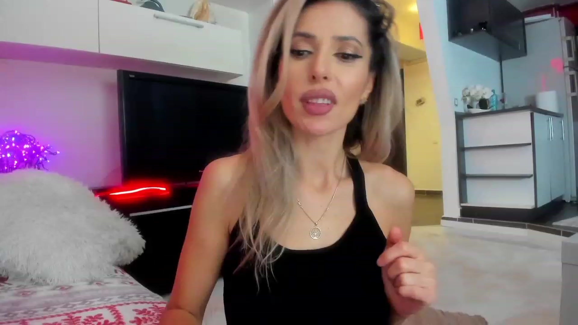 Gallery image thumbnail from SmileyTinaa's myfreecams stream on, 01/26/2024, 05:28 image 18 of 20
