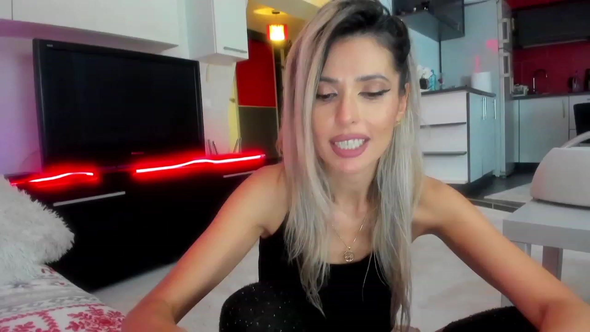 Gallery image thumbnail from SmileyTinaa's myfreecams stream on, 01/26/2024, 05:28 image 7 of 20