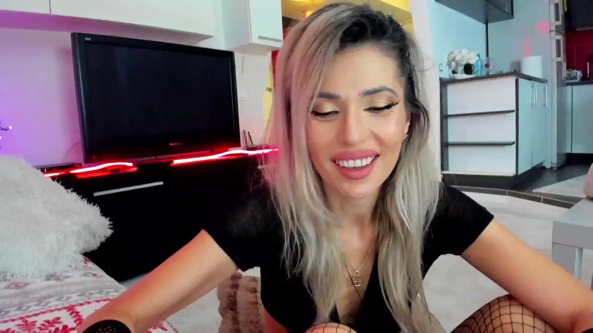 Gallery image thumbnail from SmileyTinaa's myfreecams stream on, 01/26/2024, 22:57 image 5 of 20