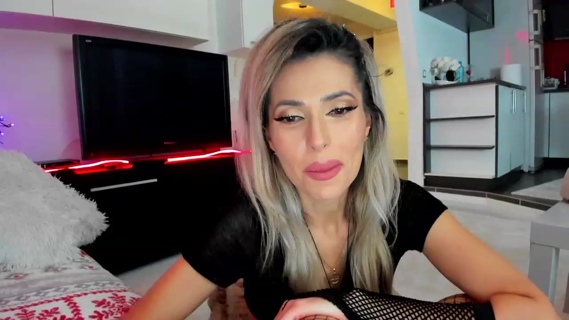 Gallery image thumbnail from SmileyTinaa's myfreecams stream on, 01/26/2024, 22:57 image 7 of 20