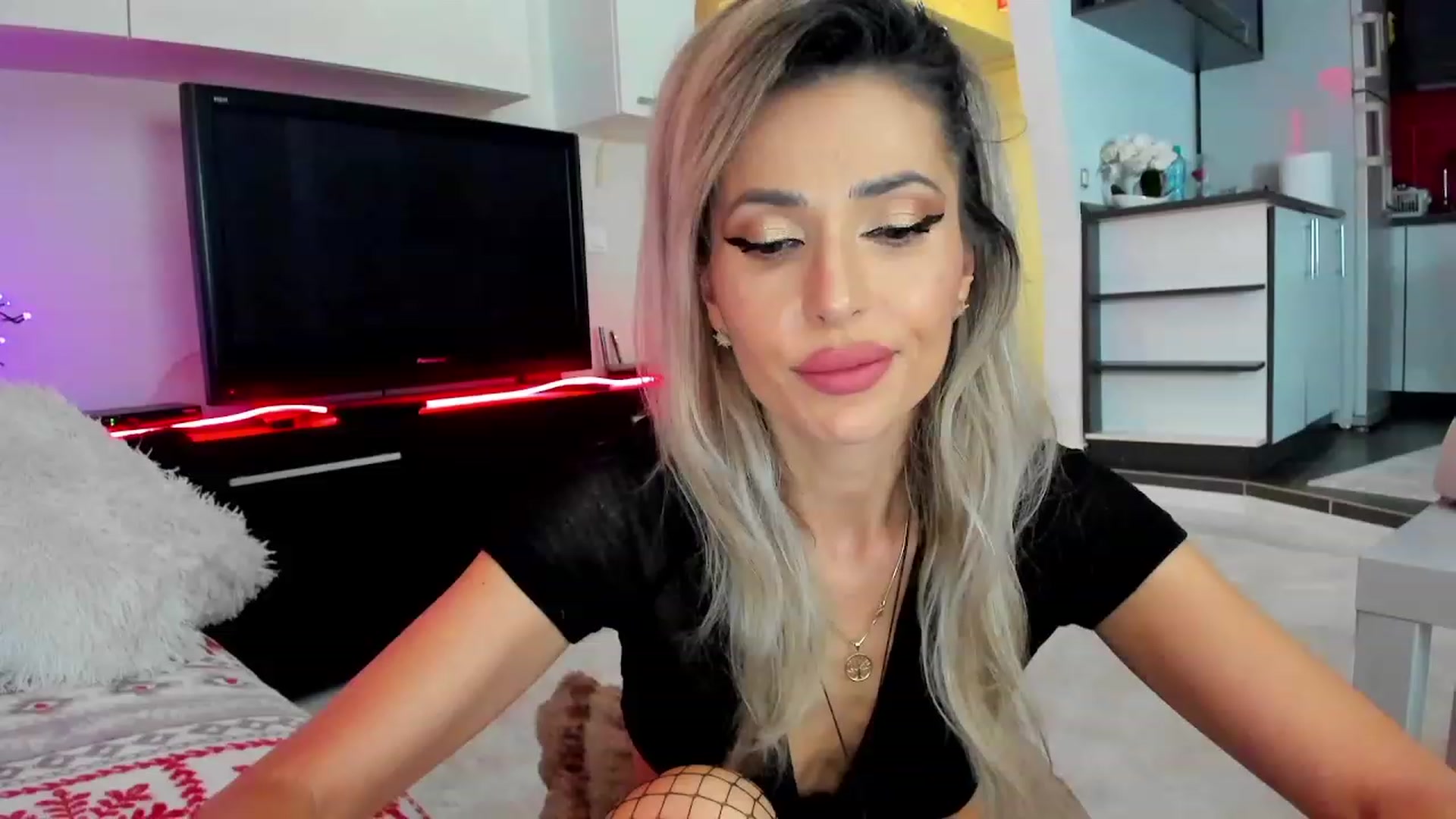 Gallery image thumbnail from SmileyTinaa's myfreecams stream on, 01/26/2024, 22:57 image 1 of 20