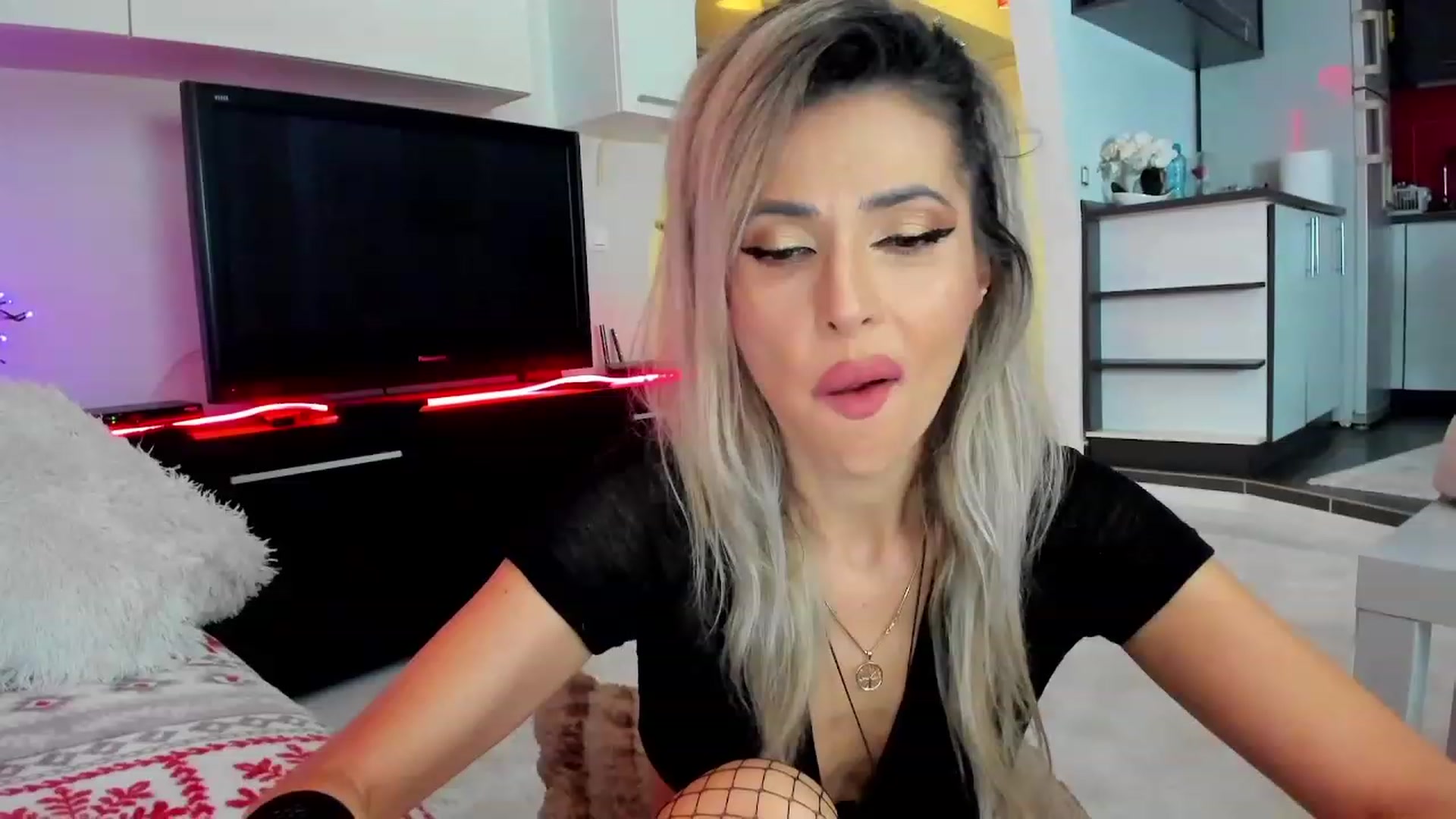 Gallery image thumbnail from SmileyTinaa's myfreecams stream on, 01/26/2024, 22:57 image 3 of 20