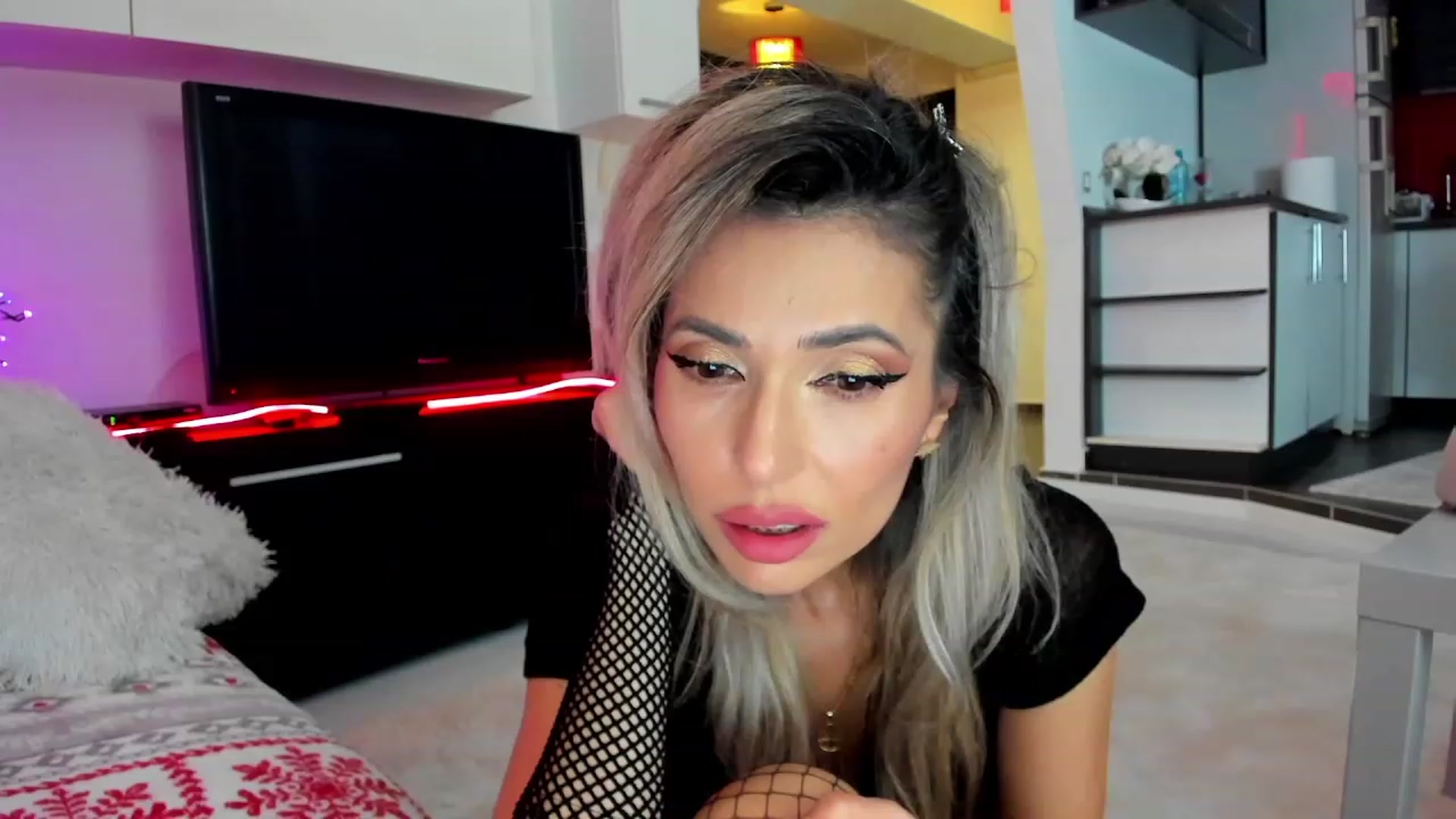 Gallery image thumbnail from SmileyTinaa's myfreecams stream on, 01/26/2024, 22:57 image 10 of 20