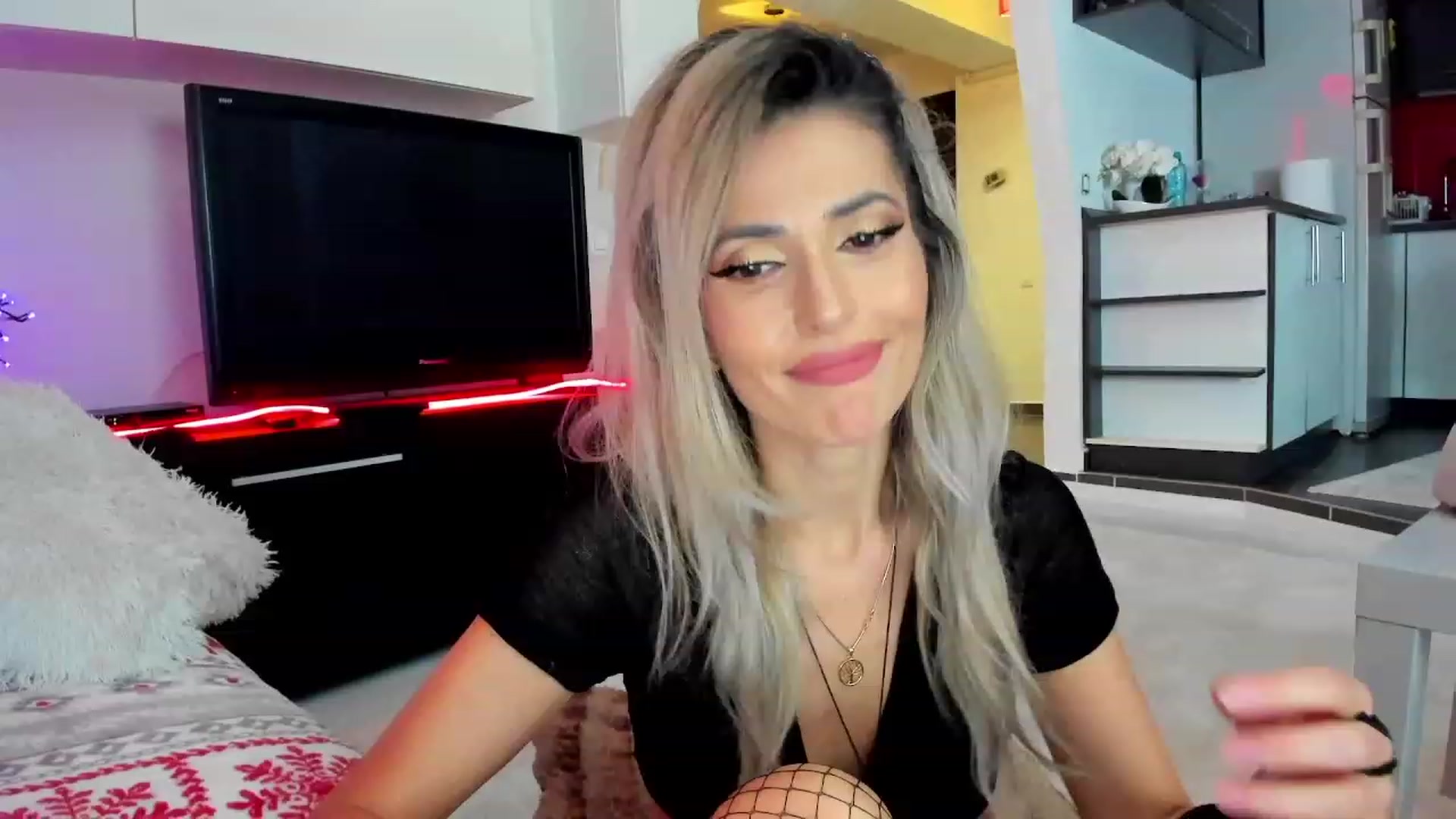 Gallery image thumbnail from SmileyTinaa's myfreecams stream on, 01/26/2024, 22:57 image 12 of 20