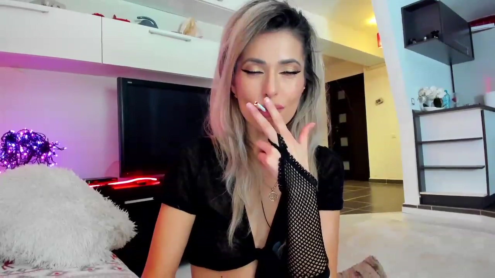 Gallery image thumbnail from SmileyTinaa's myfreecams stream on, 01/26/2024, 22:57 image 18 of 20